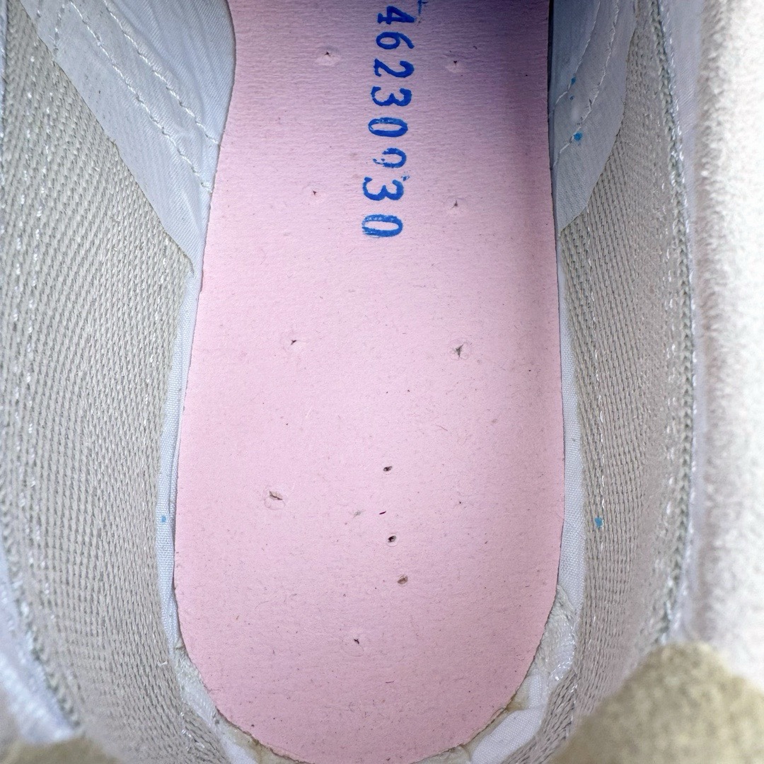 图片[12]-＃HK纯原 Asics Onitsuka Tiger MEXICO 66 亚瑟士鬼冢虎复古经典板鞋 市场最强版本 头层小羊皮加持 海外订单工厂出品 超成熟稳定的做工品控 原装全套纸板楦头开发 原汁原味 完美呈现版型 私模正确鞋底咬花纹路 一比一鞋头弧度高度鞋身弧度 绝不口嗨 细节品控鞋型随意秒杀市面 原档咬花纹路私模大底 一个单元有六个三角形 总体形拼接呈现花瓣状 官方四联吊牌 原装Ortholite轻量化鞋垫 原盒原配 质保卡 说明书 钢印防尘纸 纸板中底带钢印 乳胶组合鞋垫 支持全方位的对比专柜 产品从款式颜色造型上体现出追求舒适和细节的完美 鞋类更是推崇手工制作的严谨与完美 融舒适性与可穿性的设计风格 注重细节的完美和别致魅力 既保持稳重 又不失轻松的时尚感 尺码：36 37 37.5 38 39 39.5 40 40.5 41.5 42 42.5 43.5 44 45 46-选品中心