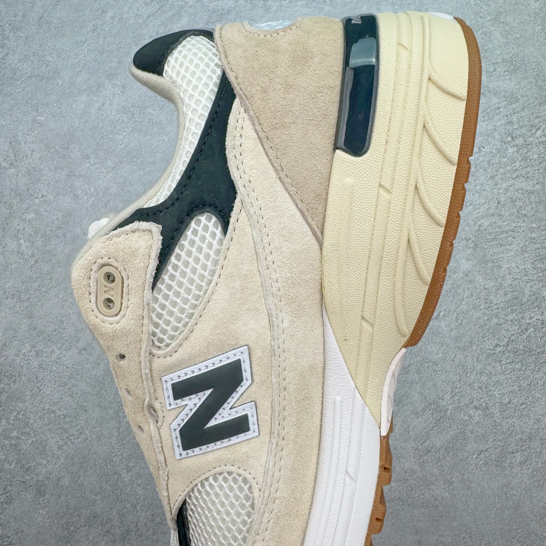 图片[7]-💰270 ＃总裁 New Balance U993WS 新百伦NB993总统复古慢跑鞋 米白 正确3M反光细节 原楦原纸版开发 正确6层组合底模精密开发 后跟透明TPU水晶装饰条稳固 沿用了引以为傲的跑鞋手工技艺 采用猪皮绒面并包裹局部透气网面的鞋身设计 菱网鞋舌上刻有New Balance USA 鞋面依旧身着经典的大热之灰 彰显了其高端的品质身份 尺码：40 40.5 41.5 42 42.5 43 44 44.5 45 46.5 编码：by3936040-运动鞋