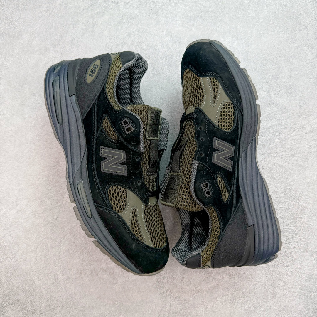 图片[3]-💰280 ＃总裁 STONE ISLAND x New Balance NB991V2 第一代总统复古慢跑鞋 石头岛联名 黑橄榄绿 U991SD2 正确3M反光细节 原楦原纸版开发 正确6层组合底模精密开发 后跟透明TPU水晶装饰条稳固 沿用了引以为傲的跑鞋手工技艺 采用猪皮绒面并包裹局部透气网面的鞋身设计 菱网鞋舌上刻有New Balance USA 鞋面依旧身着经典的大热之灰 彰显了其高端的品质身份 尺码：36 37 37.5 38 38.5 39 40 40.5 41.5 42 42.5 43 44 45 46.5 编码：by3936050-运动鞋