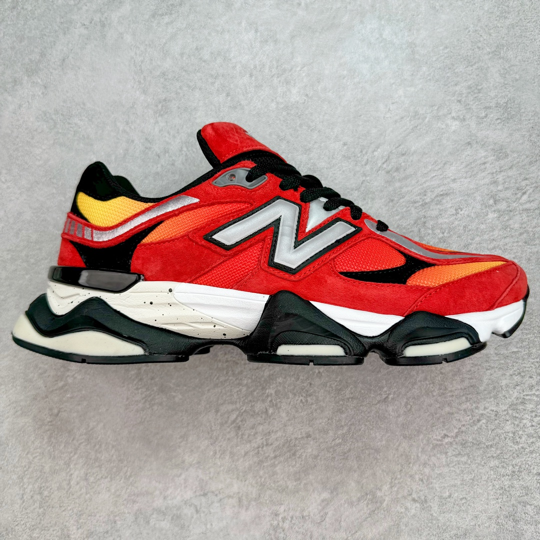 💰210 ＃C版 New Balance NB9060系列 新百伦绒面革网布经典百搭防滑耐磨透气低帮生活休闲鞋 新百伦又带来了新鞋型 并且是与芝加哥街头品牌 Joe Freshgoods 的联名款 鞋身主体采用了类似 990 系列的设计风格 与传统复古慢跑鞋区别不大 最大的变化就是鞋底部分 在传统设计的中底外层 增加了多个分区的模块 圆润的线条设计与我们熟悉的 New Balance 风格截然不同 但与同样充满弧形线条的鞋面搭配 看起来毫无违和感 Size：36 37 37.5 38 38.5 39 40 40.5 41 42 42.5 43 44 45.5 46.5 编码：by2936080-运动鞋