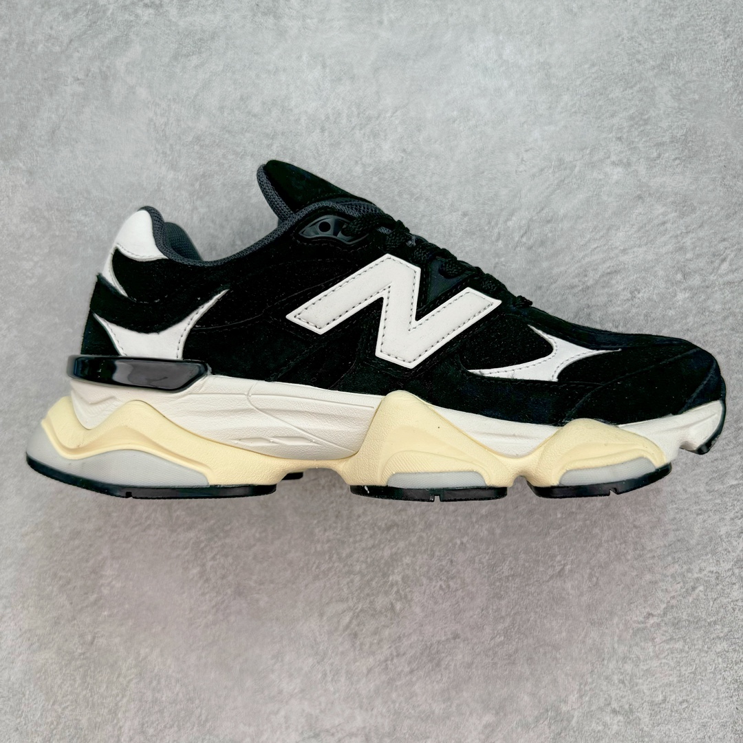 💰210 ＃C版 New Balance NB9060系列 新百伦绒面革网布经典百搭防滑耐磨透气低帮生活休闲鞋 新百伦又带来了新鞋型 并且是与芝加哥街头品牌 Joe Freshgoods 的联名款 鞋身主体采用了类似 990 系列的设计风格 与传统复古慢跑鞋区别不大 最大的变化就是鞋底部分 在传统设计的中底外层 增加了多个分区的模块 圆润的线条设计与我们熟悉的 New Balance 风格截然不同 但与同样充满弧形线条的鞋面搭配 看起来毫无违和感 Size：36 37 37.5 38 38.5 39 40 40.5 41 42 42.5 43 44 45.5 46.5 编码：by2936080-运动鞋