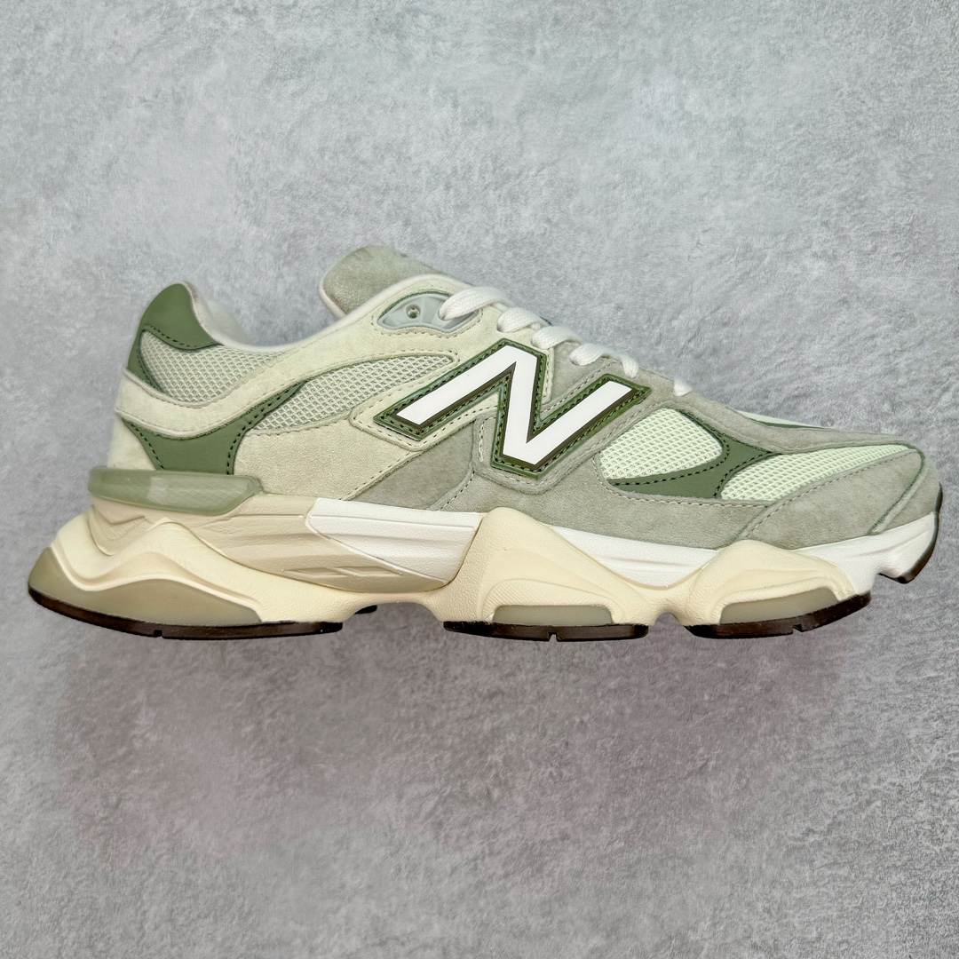 💰210 ＃C版 New Balance NB9060系列 新百伦绒面革网布经典百搭防滑耐磨透气低帮生活休闲鞋 新百伦又带来了新鞋型 并且是与芝加哥街头品牌 Joe Freshgoods 的联名款 鞋身主体采用了类似 990 系列的设计风格 与传统复古慢跑鞋区别不大 最大的变化就是鞋底部分 在传统设计的中底外层 增加了多个分区的模块 圆润的线条设计与我们熟悉的 New Balance 风格截然不同 但与同样充满弧形线条的鞋面搭配 看起来毫无违和感 Size：36 37 37.5 38 38.5 39 40 40.5 41 42 42.5 43 44 45.5 46.5 编码：by2936080-运动鞋