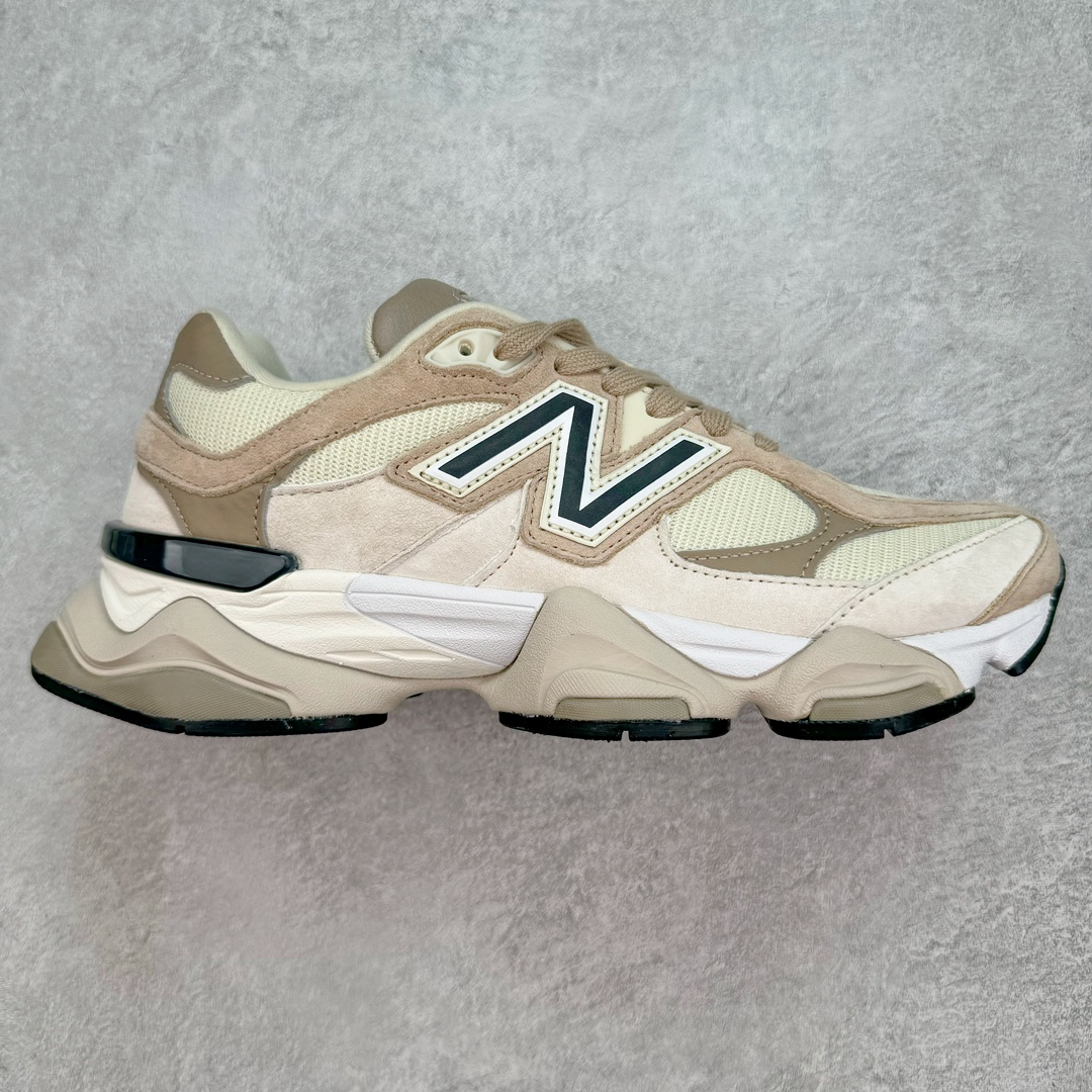 💰210 ＃C版 New Balance NB9060系列 新百伦绒面革网布经典百搭防滑耐磨透气低帮生活休闲鞋 新百伦又带来了新鞋型 并且是与芝加哥街头品牌 Joe Freshgoods 的联名款 鞋身主体采用了类似 990 系列的设计风格 与传统复古慢跑鞋区别不大 最大的变化就是鞋底部分 在传统设计的中底外层 增加了多个分区的模块 圆润的线条设计与我们熟悉的 New Balance 风格截然不同 但与同样充满弧形线条的鞋面搭配 看起来毫无违和感 Size：36 37 37.5 38 38.5 39 40 40.5 41 42 42.5 43 44 45.5 46.5 编码：by2936080-运动鞋