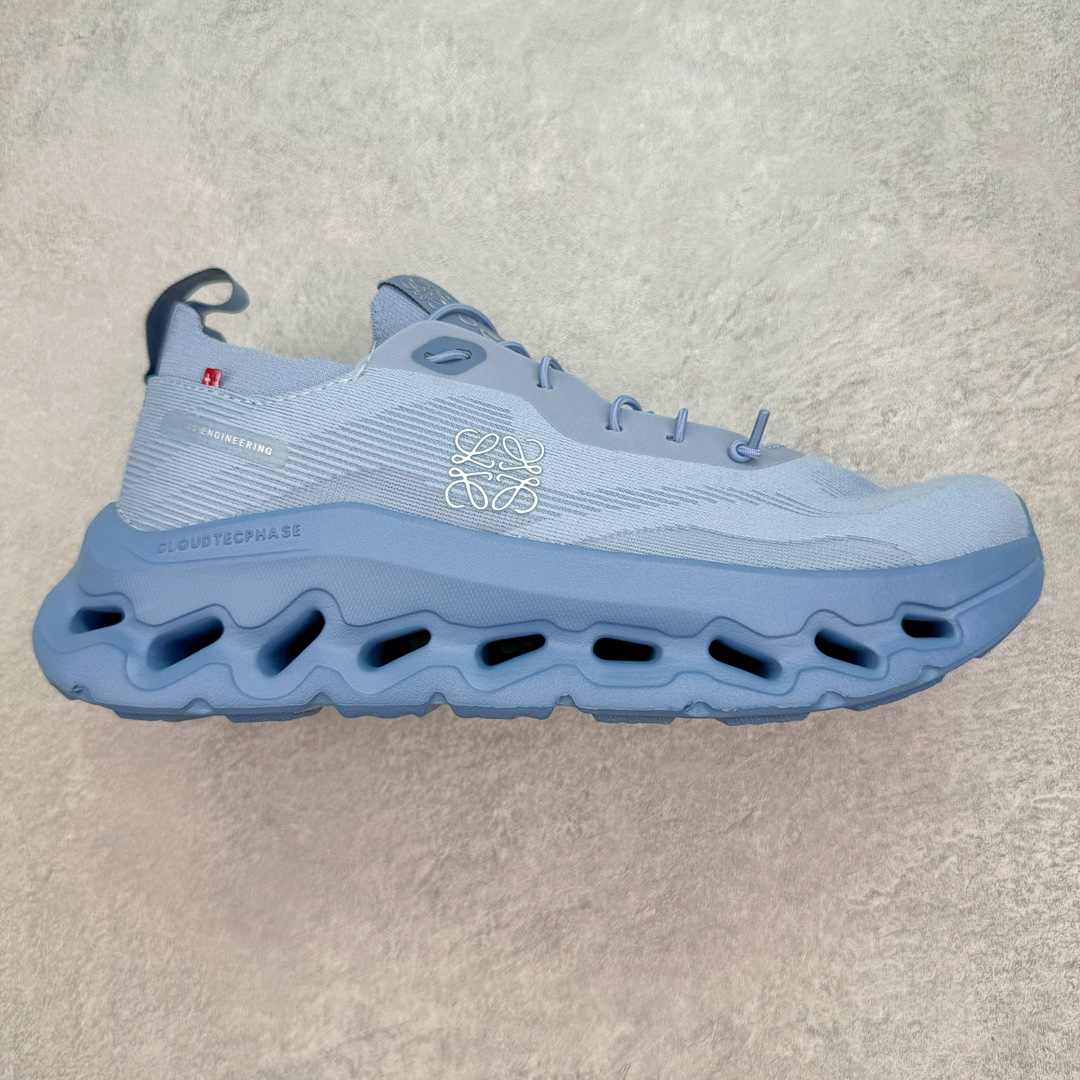 LOEWE x On Cloudtilt 2.0 昂跑罗意威联名 圆头系带生活休闲鞋 此运动品牌 开创于2010年 缓震着陆、强效回弹、轻柔质感的设计构思始终是ON研制关键 与此同时基于“为全球提供革新性的跑步感受”信念 陆续推出了多款跑鞋及其以专业运动人体跑步工程学为设计关键的功能性跑步服饰设备 让跑者不费力气地畅快畅跑 尺码：36 36.5 37.5 38 38.5 39 40 40.5 41 42 42.5 43 44 44.5 45-选品中心