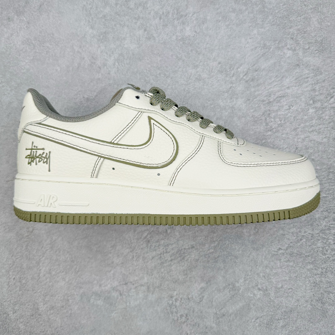 💰220 NK Air Force 1´07 Low 空军一号低帮百搭休闲运动板鞋 UN1635-777 柔软、弹性十足的缓震性能和出色的中底设计 横跨复古与现代的外型结合 造就出风靡全球 三十多年的Force 1 直到今天还深受青睐 SIZE：36 36.5 37.5 38 38.5 39 40 40.5 41 42 42.5 43 44 44.5 45 编码：Mby2936090-运动鞋