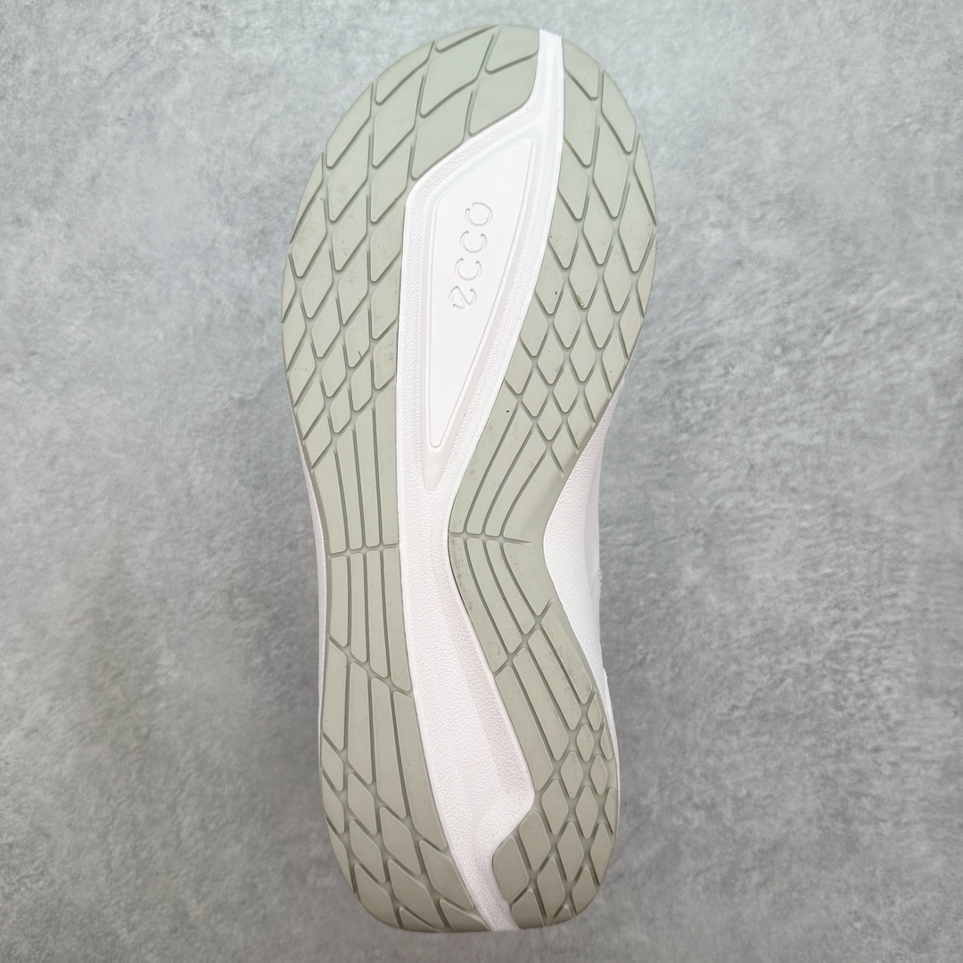 图片[9]-ECCO爱步2024年新款户外鞋防水透气越野跑鞋 健步踪迹系列 鞋面设有GORE-TEX防水薄膜 给你贴心防水保护 防水透气 直接注塑工艺连接鞋面与鞋底 一体成型 合脚稳固 BIOM自然律动科技鞋楦 符合人体工学 长效缓震带来裸足体验 橡胶大底 结合橡胶凸起鞋钉设计 适应多种地形 提供强劲抓地力与耐磨性 稳定支撑 越野无束 尺码：39 40 41 42 43 44（正常码）-选品中心