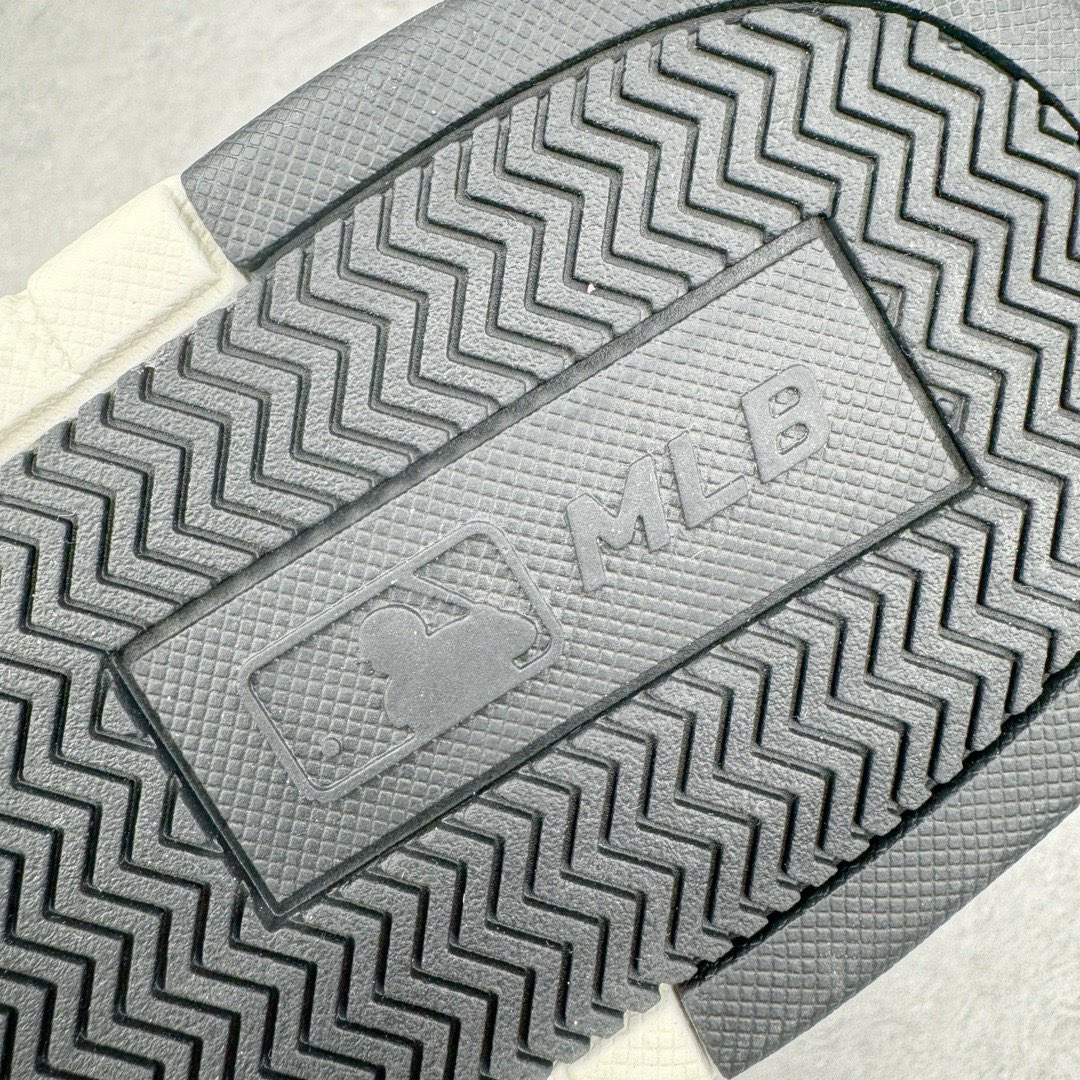 图片[16]-＃PB过验版 MLB Chunky Liner Basic 复古印花学长鞋系列低帮轻量增高厚底百搭休闲运动慢跑鞋板鞋 Korea韩国联名NY美国榄球纽约洋基队限定 目前可过轻松秒过各类鉴定 能操作的私聊 韩国代购专供 左脚内置NFC感应 区别市面贴纸假芯片 MLB专用菱形双针中底布 重点细节中底布带注胶孔 原厂NFC感应吊牌 支持鉴定 一个两位数 原盒原标 全套原楦原纸板原厂数据开发 中韩文保养标贴 绿色防霉片 平台代购专供 独家一比一RB+MD组合大底 高频后跟小人Logo精准对位立体饱满 正确网布加超迁鞋面 转印中底走线紧密 转印Logo工艺表层防刮不掉色 尺码：35 36 36.5 37.5 38 38.5 39 40 40.5 41 42 42.5 43 44 44.5 45-选品中心