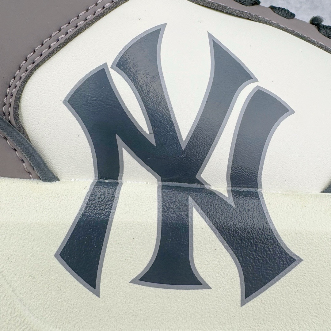 图片[11]-＃PB过验版 MLB Chunky Liner Basic 复古印花学长鞋系列低帮轻量增高厚底百搭休闲运动慢跑鞋板鞋 Korea韩国联名NY美国榄球纽约洋基队限定 目前可过轻松秒过各类鉴定 能操作的私聊 韩国代购专供 左脚内置NFC感应 区别市面贴纸假芯片 MLB专用菱形双针中底布 重点细节中底布带注胶孔 原厂NFC感应吊牌 支持鉴定 一个两位数 原盒原标 全套原楦原纸板原厂数据开发 中韩文保养标贴 绿色防霉片 平台代购专供 独家一比一RB+MD组合大底 高频后跟小人Logo精准对位立体饱满 正确网布加超迁鞋面 转印中底走线紧密 转印Logo工艺表层防刮不掉色 尺码：35 36 36.5 37.5 38 38.5 39 40 40.5 41 42 42.5 43 44 44.5 45-选品中心