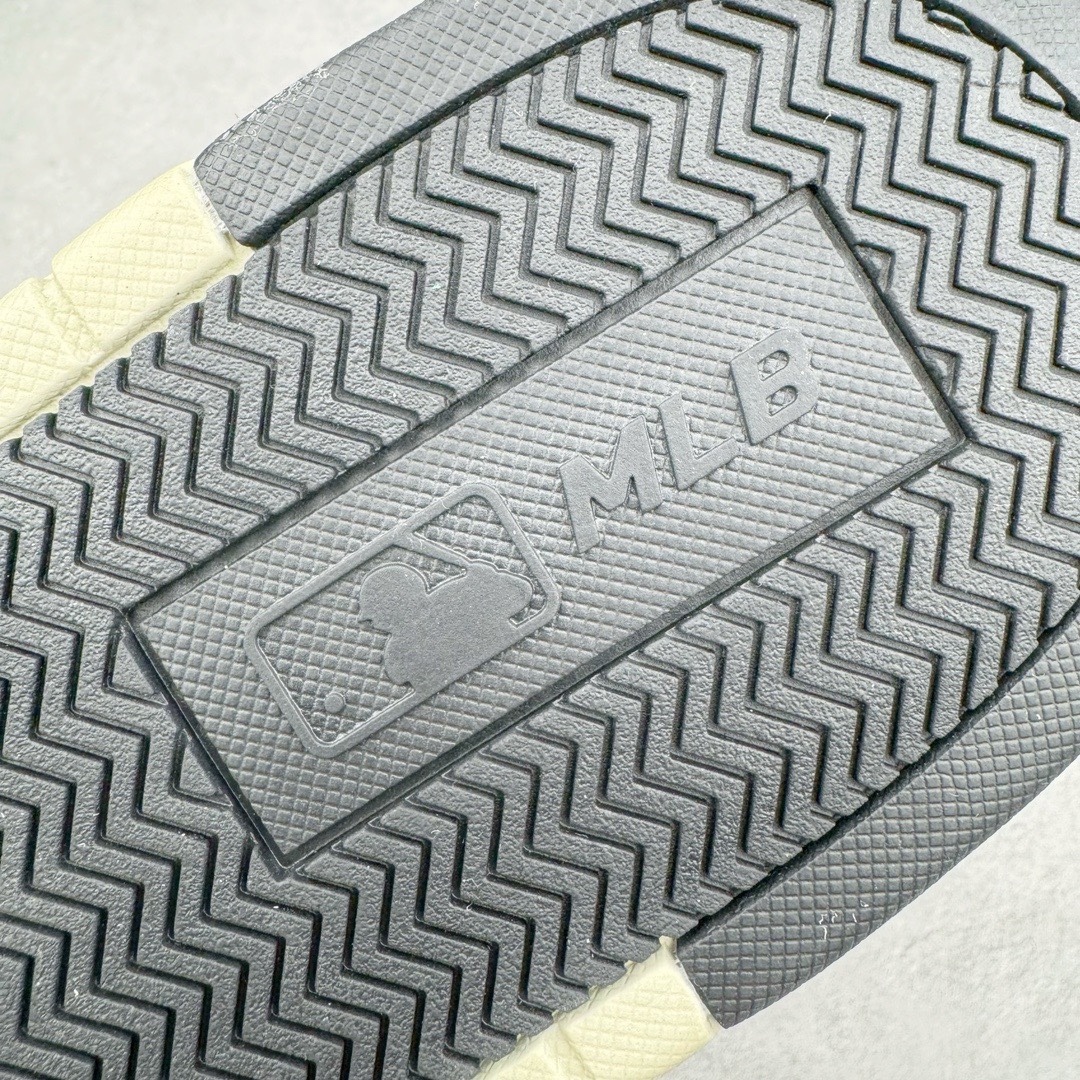 图片[16]-＃PB过验版 MLB Chunky Liner Basic 复古印花学长鞋系列低帮轻量增高厚底百搭休闲运动慢跑鞋板鞋 Korea韩国联名NY美国榄球纽约洋基队限定 目前可过轻松秒过各类鉴定 能操作的私聊 韩国代购专供 左脚内置NFC感应 区别市面贴纸假芯片 MLB专用菱形双针中底布 重点细节中底布带注胶孔 原厂NFC感应吊牌 支持鉴定 一个两位数 原盒原标 全套原楦原纸板原厂数据开发 中韩文保养标贴 绿色防霉片 平台代购专供 独家一比一RB+MD组合大底 高频后跟小人Logo精准对位立体饱满 正确网布加超迁鞋面 转印中底走线紧密 转印Logo工艺表层防刮不掉色 尺码：35 36 36.5 37.5 38 38.5 39 40 40.5 41 42 42.5 43 44 44.5 45-选品中心