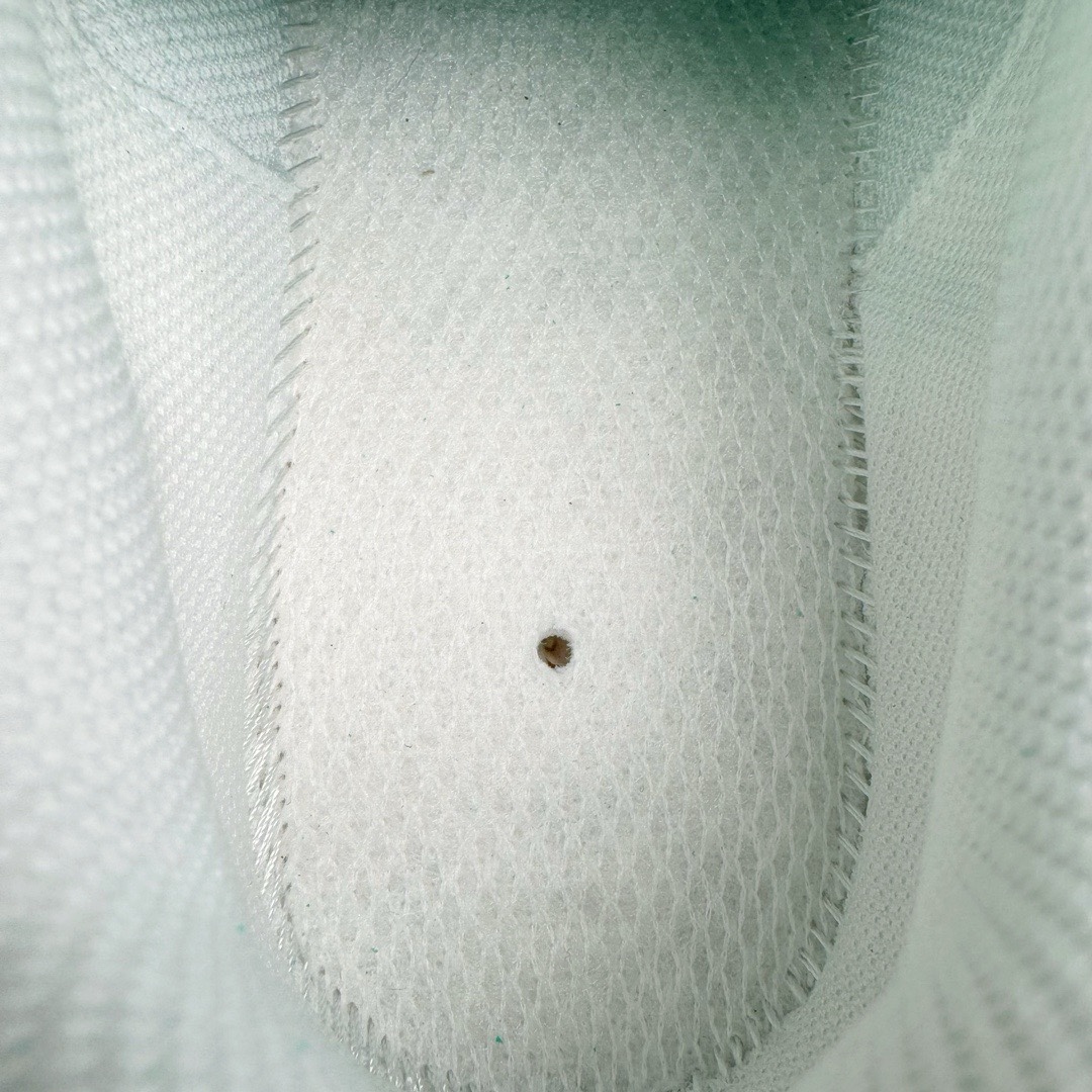 图片[18]-＃PB过验版 MLB Chunky Liner Basic 复古印花学长鞋系列低帮轻量增高厚底百搭休闲运动慢跑鞋板鞋 Korea韩国联名NY美国榄球纽约洋基队限定 目前可过轻松秒过各类鉴定 能操作的私聊 韩国代购专供 左脚内置NFC感应 区别市面贴纸假芯片 MLB专用菱形双针中底布 重点细节中底布带注胶孔 原厂NFC感应吊牌 支持鉴定 一个两位数 原盒原标 全套原楦原纸板原厂数据开发 中韩文保养标贴 绿色防霉片 平台代购专供 独家一比一RB+MD组合大底 高频后跟小人Logo精准对位立体饱满 正确网布加超迁鞋面 转印中底走线紧密 转印Logo工艺表层防刮不掉色 尺码：35 36 36.5 37.5 38 38.5 39 40 40.5 41 42 42.5 43 44 44.5 45-选品中心