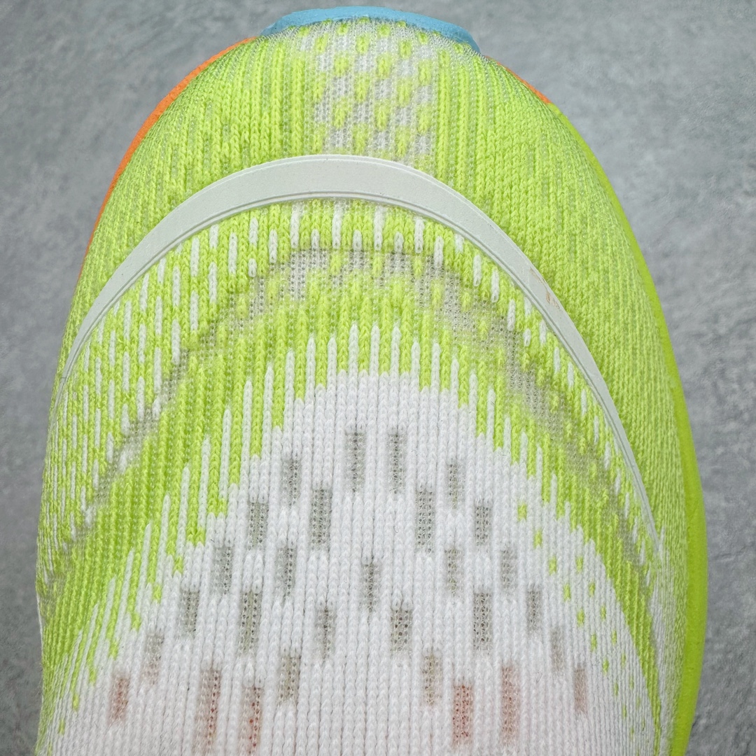 图片[17]-＃HK纯原 HOKA ONE ONE SKY FLOW 低帮舒适百搭防滑耐磨低帮休闲跑步鞋男女同款 始终致力于为所有跑者提供更新、更好的跑步装备 相比常规跑鞋 HOKA ONE ONE特别研发使用性能独特的几何形跑鞋中底 此种鞋底更厚、更高、回弹性也更好 除了卓越的缓冲性能 它还能为各种阶段的跑者带来更具动感、更加稳定的跑步体验 HOKA One One从设计之初就清楚意识到 要保证跑者步幅的均匀一致 双脚自然而然的运动至关重要 尺码：36 36.5 37.5 38 38.5 39 40 40.5 41 42 42.5 43 44 44.5 45-选品中心