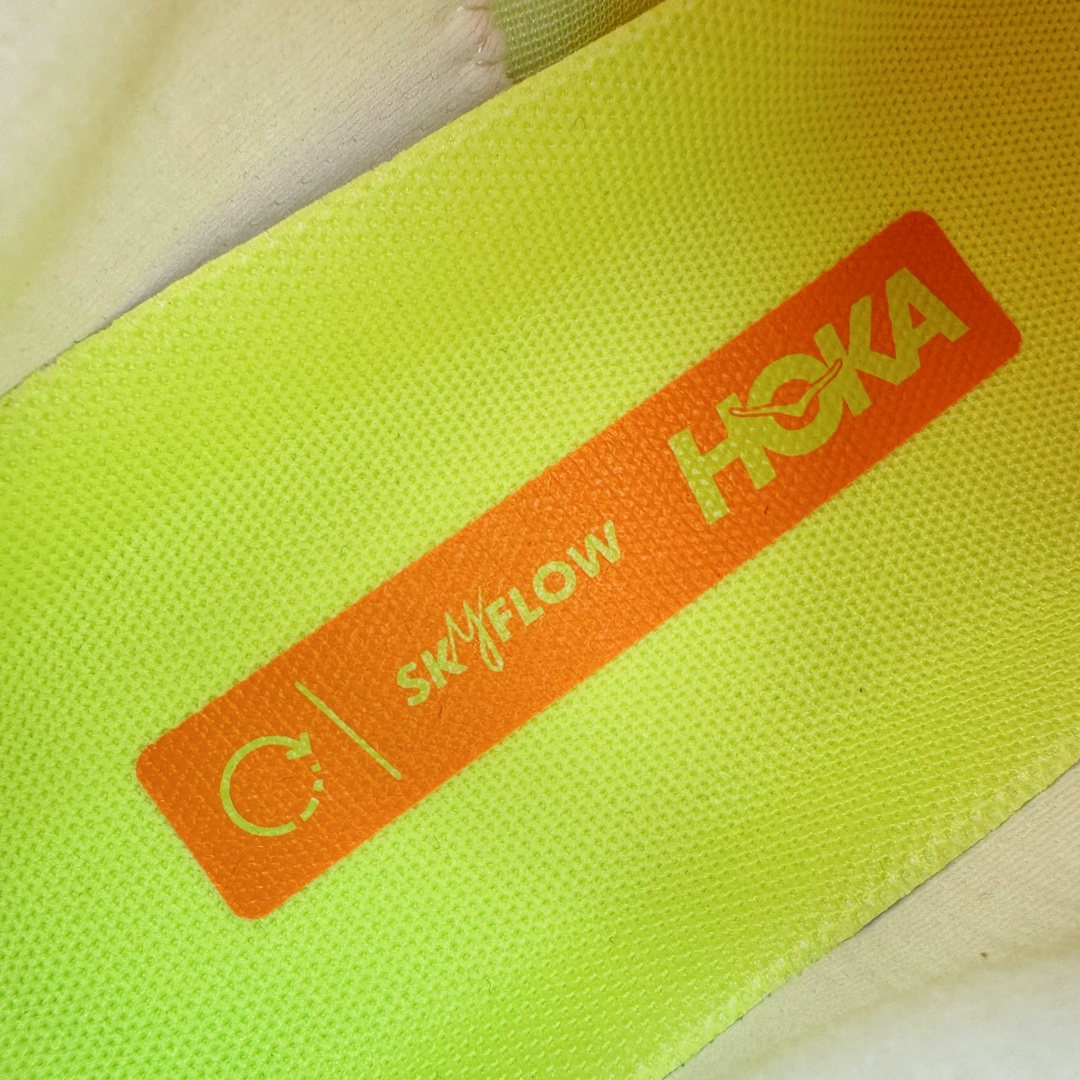 图片[13]-＃HK纯原 HOKA ONE ONE SKY FLOW 低帮舒适百搭防滑耐磨低帮休闲跑步鞋男女同款 始终致力于为所有跑者提供更新、更好的跑步装备 相比常规跑鞋 HOKA ONE ONE特别研发使用性能独特的几何形跑鞋中底 此种鞋底更厚、更高、回弹性也更好 除了卓越的缓冲性能 它还能为各种阶段的跑者带来更具动感、更加稳定的跑步体验 HOKA One One从设计之初就清楚意识到 要保证跑者步幅的均匀一致 双脚自然而然的运动至关重要 尺码：36 36.5 37.5 38 38.5 39 40 40.5 41 42 42.5 43 44 44.5 45-选品中心