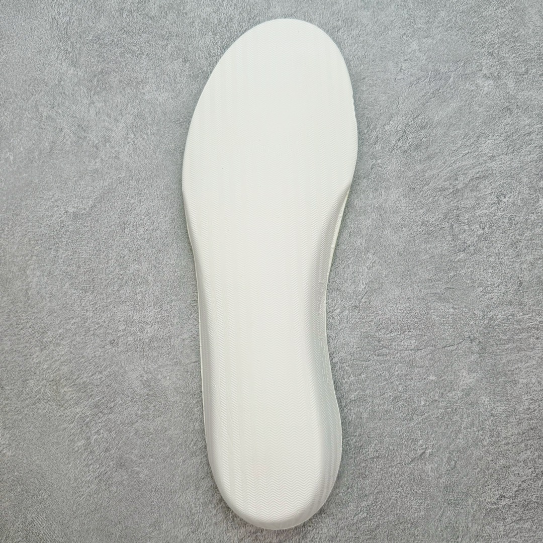 图片[11]-＃HK纯原 HOKA ONE ONE SKY FLOW 低帮舒适百搭防滑耐磨低帮休闲跑步鞋男女同款 始终致力于为所有跑者提供更新、更好的跑步装备 相比常规跑鞋 HOKA ONE ONE特别研发使用性能独特的几何形跑鞋中底 此种鞋底更厚、更高、回弹性也更好 除了卓越的缓冲性能 它还能为各种阶段的跑者带来更具动感、更加稳定的跑步体验 HOKA One One从设计之初就清楚意识到 要保证跑者步幅的均匀一致 双脚自然而然的运动至关重要 尺码：36 36.5 37.5 38 38.5 39 40 40.5 41 42 42.5 43 44 44.5 45-选品中心