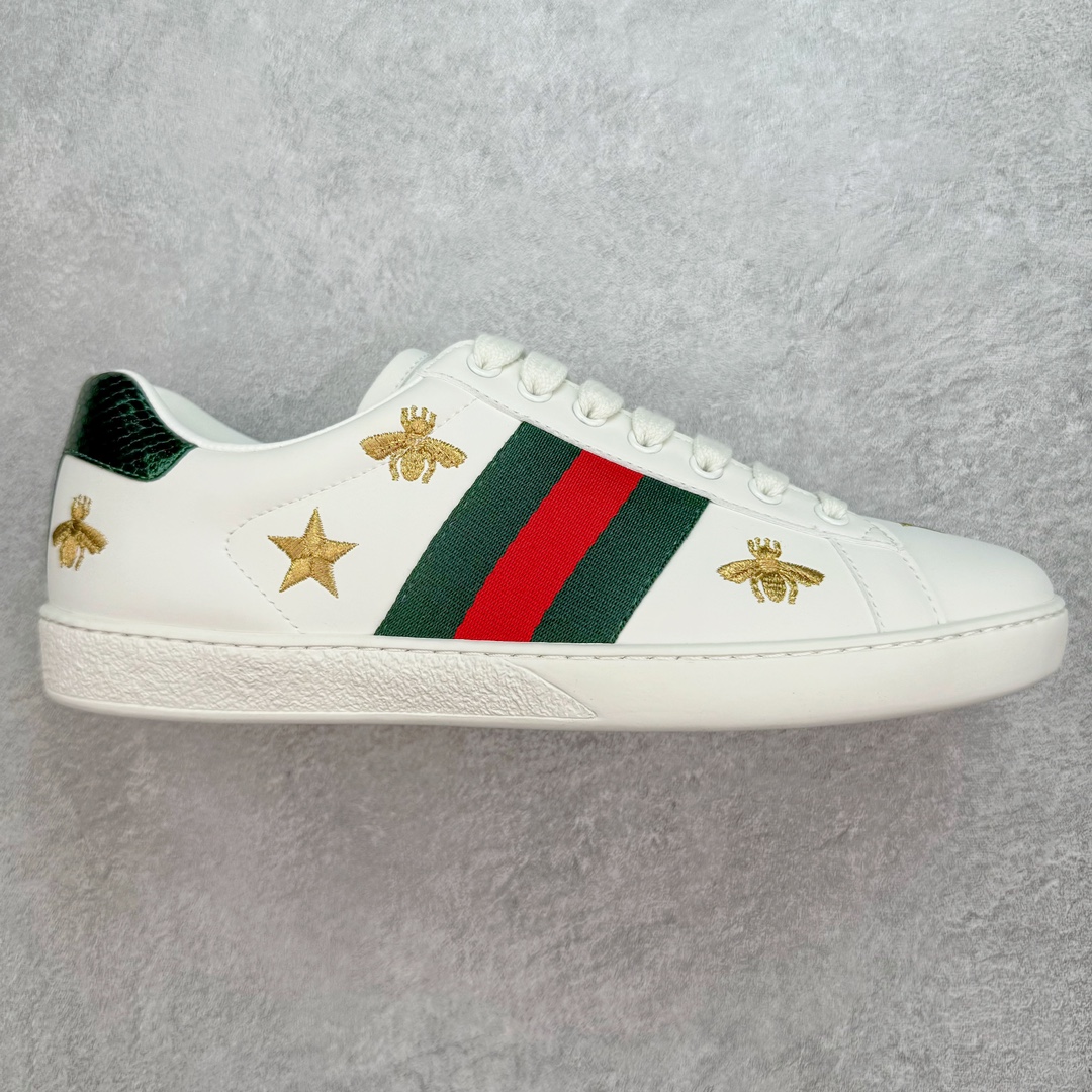 💰150 ＃福利特价‼Gucci Ace 古驰小蜜蜂刺绣小白鞋系列 官网主推 长青经典爆款 头层空胶 高端版本 工艺可对比正品鞋面官方正品米色色卡 无胶走线 采用进口小牛皮 内里牛皮 大底采用手工缝制工艺 定制金丝刺绣小蜜蜂 最高品质全面升级 专柜统一包装 尺码：35 36 37 38 39 40 41 42 43 44 编码：Bby2936020-运动鞋