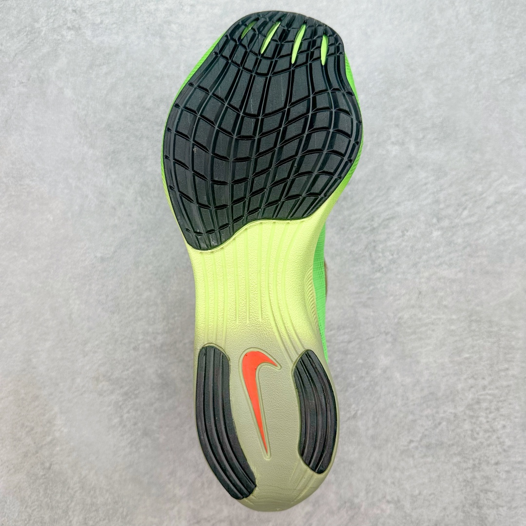 图片[9]-💰130 ＃福利特价‼NK ZoomX Vaporfly Next% 破2马拉松跑鞋 细节整体升级 这款next%和上一款4%的鞋最大区的别于在鞋面面料 鞋面使用了全新 Vaporweave 科技 这种类似蝉翼的材质相比 Flyknit 更加轻薄透气 非对称的鞋带系统和泡棉护垫的加入令舒适度更高 鞋头辅以超大的 Swoosh 点缀 再配上流线型外观设计 时尚感十足 货号：DZ4779-304 SIZE：36 36.5 37.5 38 38.5 39 40 40.5 41 42 42.5 43 44 44.5 45 编码：Bby2936000-运动鞋