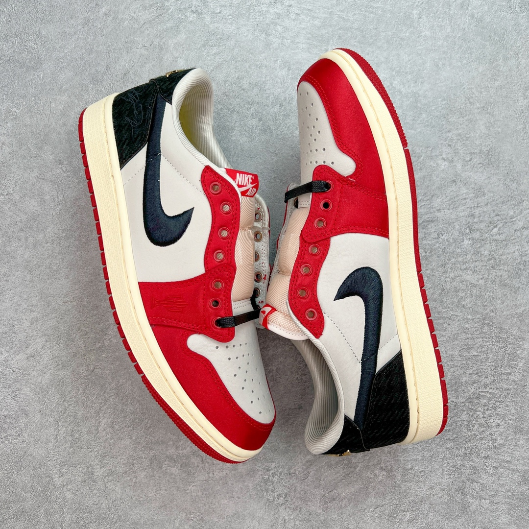 图片[3]-💰460 ＃Y3纯原 Trophy Room x Air Jordan AJ1 Low 低帮 乔丹之子联名白黑红 FN0432-100 市场OG低帮天花板 全套原纸板楦头开发 原厂特供皮料加持 确保原汁原味 完美呈现一代版型 一比一鞋头弧度高度鞋身弧度 数据细节工艺流程均保持原鞋一致 后跟弧度收口自然对折 极致一眼正品既视感 原厂皮料 进口玻璃冲刀皮料裁剪零毛边 承诺百分百一致原鞋 全鞋电脑针车工艺 鞋面清洁度最高QC检验标准 控制溢胶 飞翼3D高频深度立体 鞋盒、防尘纸 均采购来自原厂 SIZE：40 40.5 41 42 42.5 43 44 44.5 45 46 47.5 48.5 编码：Xby5936030-运动鞋