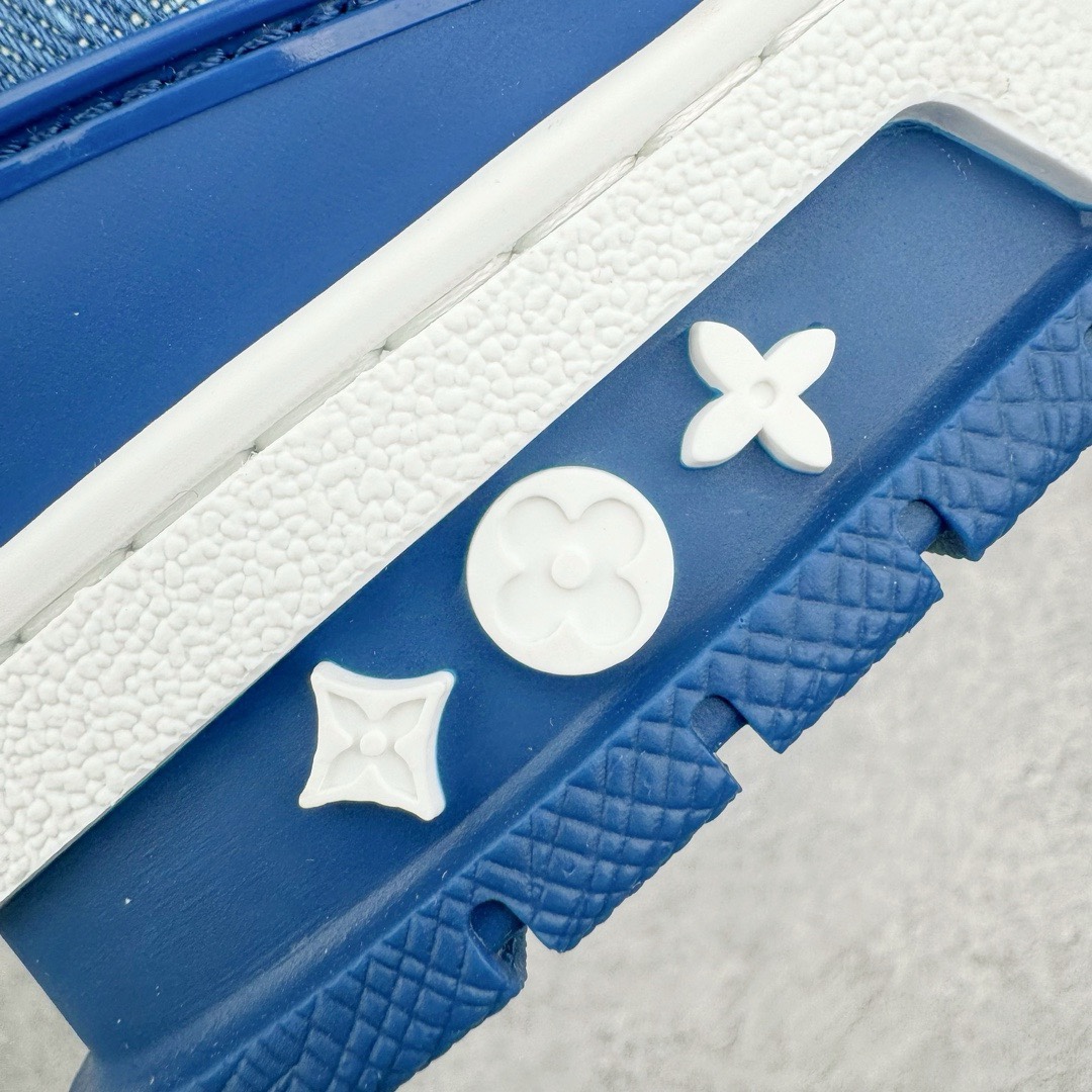 图片[10]-＃PB版 福利特价 Louis Vuitton Trainer lv时装走秀运动鞋板鞋 牛仔蓝白 老外外贸私人订单 口碑实力大厂出品 出货即市场巅峰 全套原纸板楦头开发 原汁原味 完美呈现版型 原数据独家私模大底 超高清洁度 极限压缩成本 超级跑量款式 全套原楦原纸版原鞋开模 独家磨具开发男女鞋 全网最具灵魂的版型 正确原装黄色鞋盒 正确中底印花 鞋面印花3D高频深度立体 全鞋电脑针车 紧密相连 针距密度一致 环保乳胶注塑鞋垫 厚度脚感还原原版 皮面裁剪部位 统一油边封口工艺 原装橡胶大底含胶量大底组合零偏差 专柜全套包装 防尘袋 说明书 质保卡 尺码：36 37 38 39 40 41 42 43 44 45-选品中心