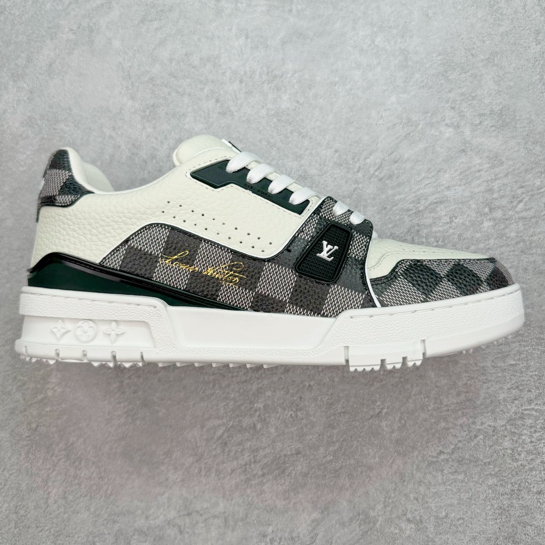 💰440 Louis Vuitton Trainer lv时装走秀运动鞋 高尔夫系列 全网最全配色更新最快 最成熟的做工稳定的品控  完美鞋型超高的清洁度 零毛边线头瑕疵 全套原楦原纸版原鞋开模 全网最具灵魂的版型 正确原装黄色鞋盒 正确中底印花 鞋面印花3D高频深度立体 全鞋电脑针车 紧密相连 针距密度一致 环保乳胶注塑鞋垫 厚度脚感还原原版 皮面裁剪部位 统一油边封口工艺 原装橡胶大底含胶量大底组合零偏差 专柜全套包装 防尘袋 说明书 质保卡 男女鞋 尺码：35 36 37 38 39 40 41 42 43 44 45 编码：Fby5936010-运动鞋