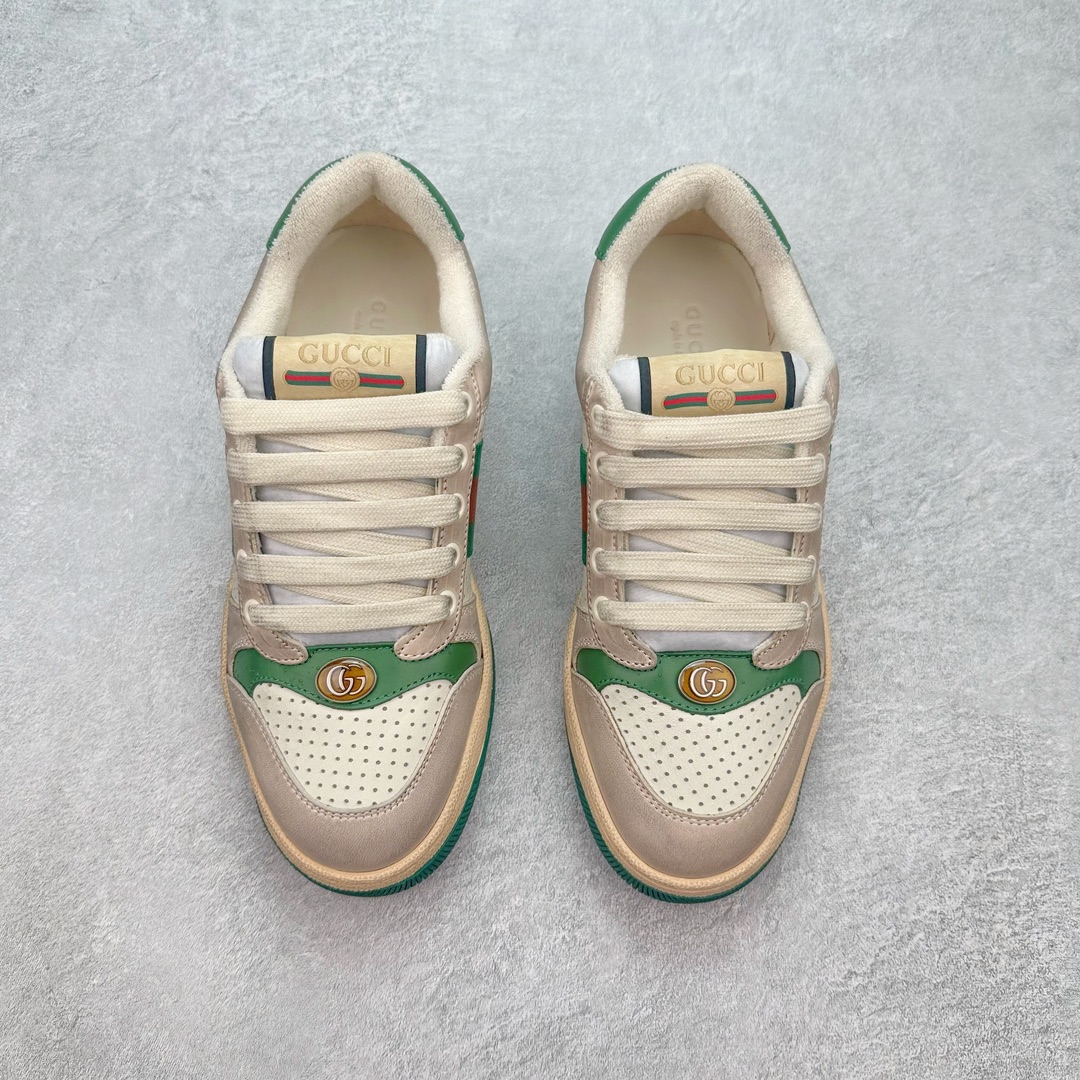 图片[2]-💰290 ＃纯原福利‼Gucci Screener sneaker 古驰双G小脏鞋系列复古怀旧校园风低帮板鞋 全套原楦原纸版原鞋开模 全网最具灵魂的版型 鞋头上翘1.6CM 后跟自然弧度内收 双G珐琅 条纹清晰 原厂五金带3M反光 原装意大利进口里外全皮 纯手工水洗做旧处理 侧面条纹饰带 原厂定制 零串色零起毛 大底防滑网格由里到外大小逐渐递减 原厂数据电绣 清晰立体 多边形闪钻大小一致带光泽 全鞋电脑针车 紧密相连 针距密度一致 环保乳胶注塑鞋垫 厚度脚感还原原版 皮面裁剪部位 统一油边封口工艺 大底组合零偏差 挑战各种艺术家 右脚鞋侧嵌入NFC防伪芯片装置＋鞋盒标二唯码扫描 秒进官网 专柜全套包装 防尘袋 说明书 质保卡 购物袋 Size：35 36 37 38 39 40 41 42 43 44 45 编码：yby3936060-运动鞋