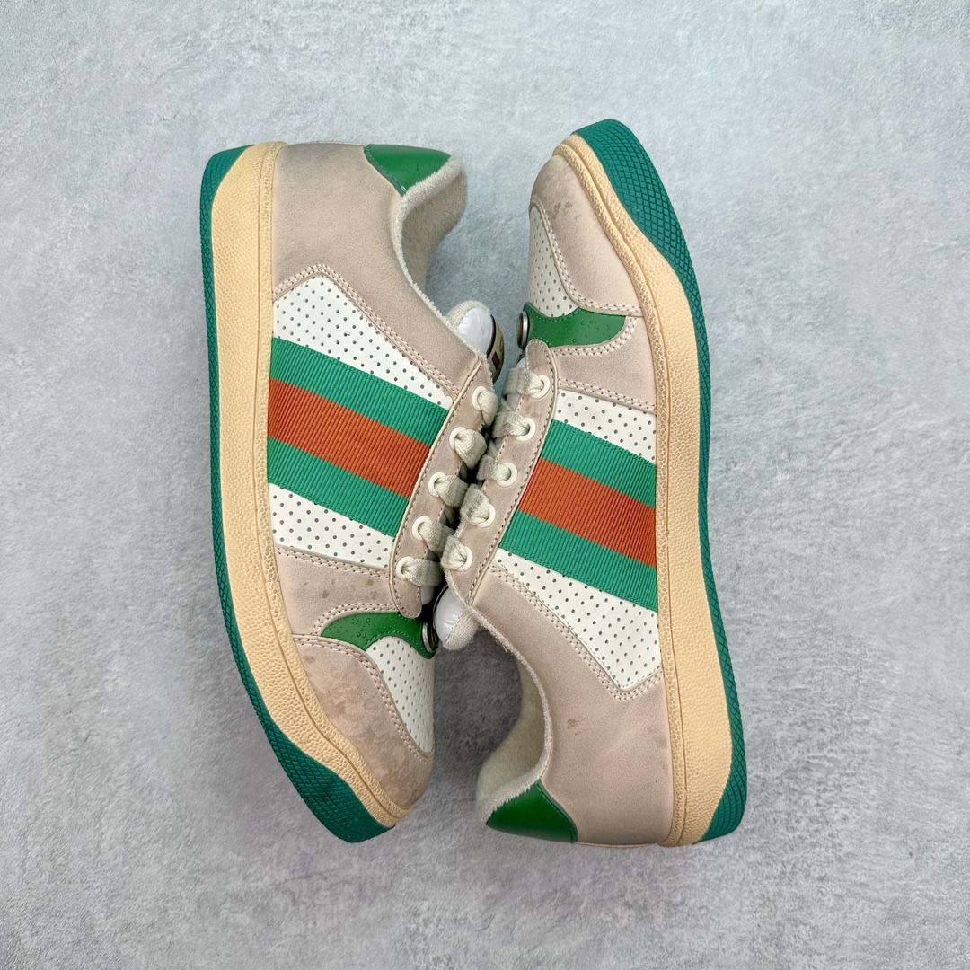 图片[3]-💰290 ＃纯原福利‼Gucci Screener sneaker 古驰双G小脏鞋系列复古怀旧校园风低帮板鞋 全套原楦原纸版原鞋开模 全网最具灵魂的版型 鞋头上翘1.6CM 后跟自然弧度内收 双G珐琅 条纹清晰 原厂五金带3M反光 原装意大利进口里外全皮 纯手工水洗做旧处理 侧面条纹饰带 原厂定制 零串色零起毛 大底防滑网格由里到外大小逐渐递减 原厂数据电绣 清晰立体 多边形闪钻大小一致带光泽 全鞋电脑针车 紧密相连 针距密度一致 环保乳胶注塑鞋垫 厚度脚感还原原版 皮面裁剪部位 统一油边封口工艺 大底组合零偏差 挑战各种艺术家 右脚鞋侧嵌入NFC防伪芯片装置＋鞋盒标二唯码扫描 秒进官网 专柜全套包装 防尘袋 说明书 质保卡 购物袋 Size：35 36 37 38 39 40 41 42 43 44 45 编码：yby3936060-运动鞋