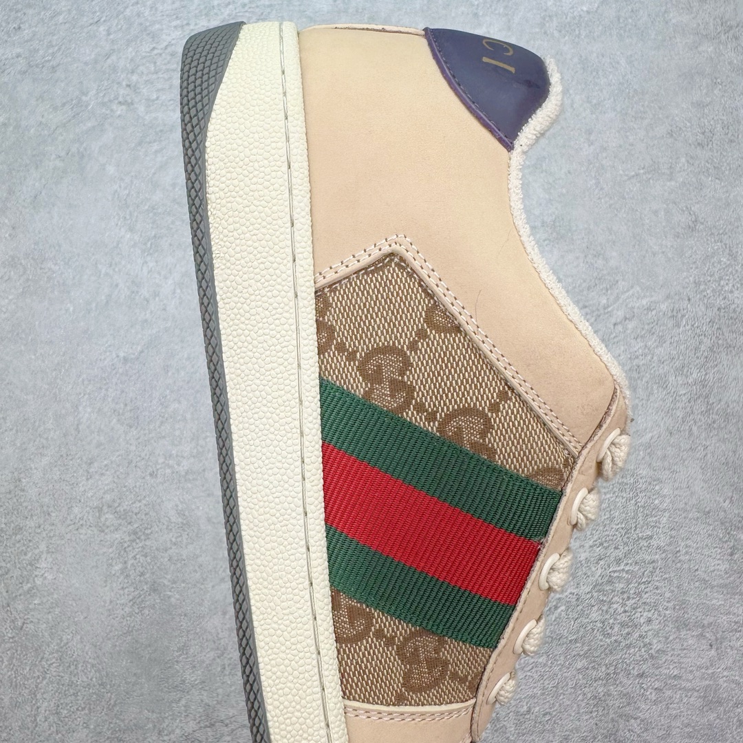 图片[6]-💰290 ＃纯原福利‼Gucci Screener sneaker 古驰双G小脏鞋系列复古怀旧校园风低帮板鞋 全套原楦原纸版原鞋开模 全网最具灵魂的版型 鞋头上翘1.6CM 后跟自然弧度内收 双G珐琅 条纹清晰 原厂五金带3M反光 原装意大利进口里外全皮 纯手工水洗做旧处理 侧面条纹饰带 原厂定制 零串色零起毛 大底防滑网格由里到外大小逐渐递减 原厂数据电绣 清晰立体 多边形闪钻大小一致带光泽 全鞋电脑针车 紧密相连 针距密度一致 环保乳胶注塑鞋垫 厚度脚感还原原版 皮面裁剪部位 统一油边封口工艺 大底组合零偏差 挑战各种艺术家 右脚鞋侧嵌入NFC防伪芯片装置＋鞋盒标二唯码扫描 秒进官网 专柜全套包装 防尘袋 说明书 质保卡 购物袋 Size：35 36 37 38 39 40 41 42 43 44 45 编码：yby3936060-运动鞋