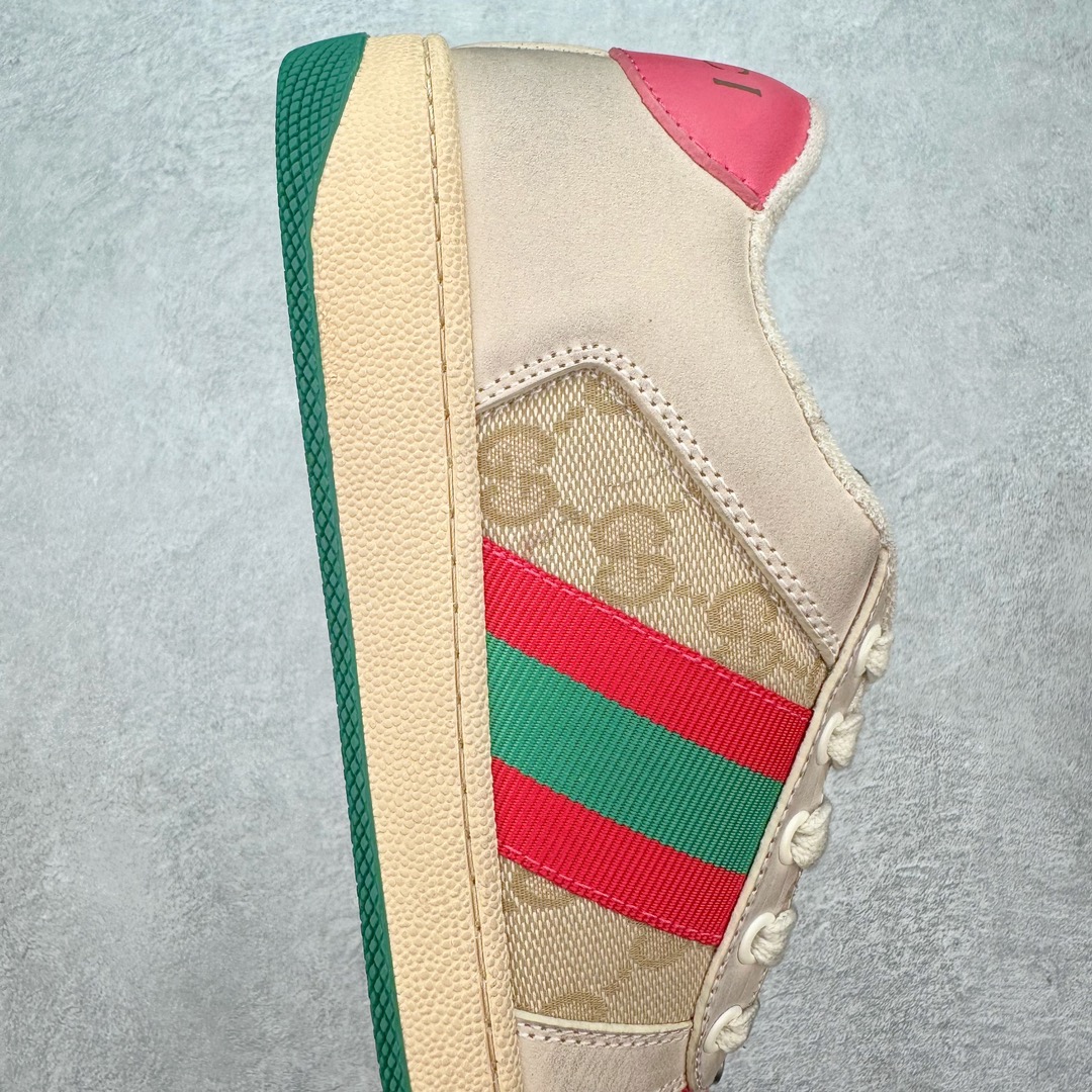 图片[6]-💰290 ＃纯原福利‼Gucci Screener sneaker 古驰双G小脏鞋系列复古怀旧校园风低帮板鞋 全套原楦原纸版原鞋开模 全网最具灵魂的版型 鞋头上翘1.6CM 后跟自然弧度内收 双G珐琅 条纹清晰 原厂五金带3M反光 原装意大利进口里外全皮 纯手工水洗做旧处理 侧面条纹饰带 原厂定制 零串色零起毛 大底防滑网格由里到外大小逐渐递减 原厂数据电绣 清晰立体 多边形闪钻大小一致带光泽 全鞋电脑针车 紧密相连 针距密度一致 环保乳胶注塑鞋垫 厚度脚感还原原版 皮面裁剪部位 统一油边封口工艺 大底组合零偏差 挑战各种艺术家 右脚鞋侧嵌入NFC防伪芯片装置＋鞋盒标二唯码扫描 秒进官网 专柜全套包装 防尘袋 说明书 质保卡 购物袋 Size：35 36 37 38 39 40 41 42 43 44 45 编码：yby3936060-运动鞋