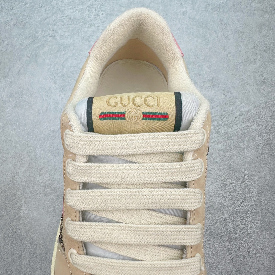 图片[5]-💰290 ＃纯原福利‼Gucci Screener sneaker 古驰双G小脏鞋系列复古怀旧校园风低帮板鞋 全套原楦原纸版原鞋开模 全网最具灵魂的版型 鞋头上翘1.6CM 后跟自然弧度内收 双G珐琅 条纹清晰 原厂五金带3M反光 原装意大利进口里外全皮 纯手工水洗做旧处理 侧面条纹饰带 原厂定制 零串色零起毛 大底防滑网格由里到外大小逐渐递减 原厂数据电绣 清晰立体 多边形闪钻大小一致带光泽 全鞋电脑针车 紧密相连 针距密度一致 环保乳胶注塑鞋垫 厚度脚感还原原版 皮面裁剪部位 统一油边封口工艺 大底组合零偏差 挑战各种艺术家 右脚鞋侧嵌入NFC防伪芯片装置＋鞋盒标二唯码扫描 秒进官网 专柜全套包装 防尘袋 说明书 质保卡 购物袋 Size：35 36 37 38 39 40 41 42 43 44 45 编码：yby3936060-运动鞋