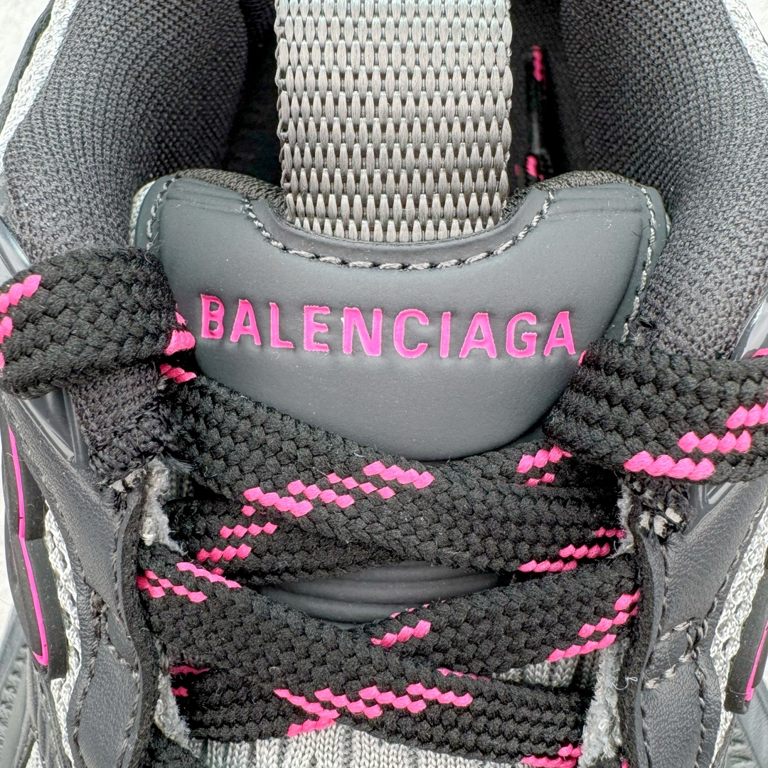 图片[12]-💰370 ＃VG零售版 BALENCIAGA 10XL Sneakers 巴黎世家十二代网布系带低帮走秀复古老爹鞋 全套原纸板楦头开发 最原汁原味的灵魂版型 全鞋荧光划线卡点 胶水把控整洁度追求极致完美 每一双都是工艺品 多重QC质检 超越公司货的品控标准 实实在在的免检产品 原盒原配 正确字体电绣 粗细、位置、大小正确 侧边TPU 透气孔匹配意产原版 正确分离大底 TPU软底 原版一致大底LOGO 立体感十足 原厂皮料水洗做旧 采购原厂网纱 不含皮革 网布材料和聚氨酯 磨损效果 展现品牌对于新潮事物的热情 这款鞋子拥有巨大尺寸和醒目设计 符合当下”老爹鞋”的趋势 鞋子采用银灰配色 营造出低调而不失华丽的效果 10XL的尺码使它成为市场中最显眼的存在 适合追求个性化的人群 Balenciaga始终站在时尚前沿 此次发布的产品再次体现了他们的创新能力 尺码：35 36 37 38 39 40 41 42 43 44 45 46 编码：by4936040-运动鞋