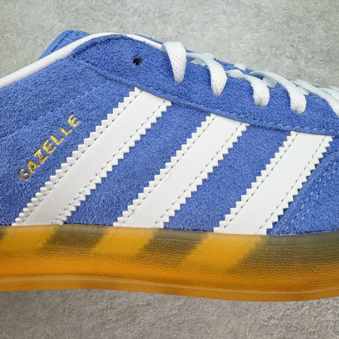 图片[15]-💰180 ＃PK纯原 AD Original Gazelle Indoor Trainers 瞪羚室内鞋系列低帮复古百搭休闲运动德训风板鞋 红白 IF1808 高端零售特供批次 原厂定制长毛翻毛皮组合环保纤维革鞋面材质 内置环保海玻璃鞋垫 外置RB橡胶大底 产品品控稳定性领先行业 原厂全套原楦原纸板冲刀磨具开发 原厂皮料加持 原厂港宝加持定型后跟R度完美 将复古进行到底 简约流畅 三十年不变经典 这款Gazelle运动鞋 无论面料、配色、质感或设计 都只在重现其1991年原款的经典 皮革鞋面 撞色三条纹和鞋跟标的设计 力求呈现90年代的经典复古风潮 Samba火热的同时 也带动了其它的复古鞋型 Gazelle便是其中一只 Gazelle Indoor拥有包边更宽的T字型鞋头 更好的保护运动员的前掌 浓浓的复古氛围感 非常适合现在流行的Cleanfit风格 SIZE：35.5 36 36.5 37.5 38 38.5 39 40 40.5 41 42 42.5 43 44 44.5 45 46 编码：by2936050-运动鞋