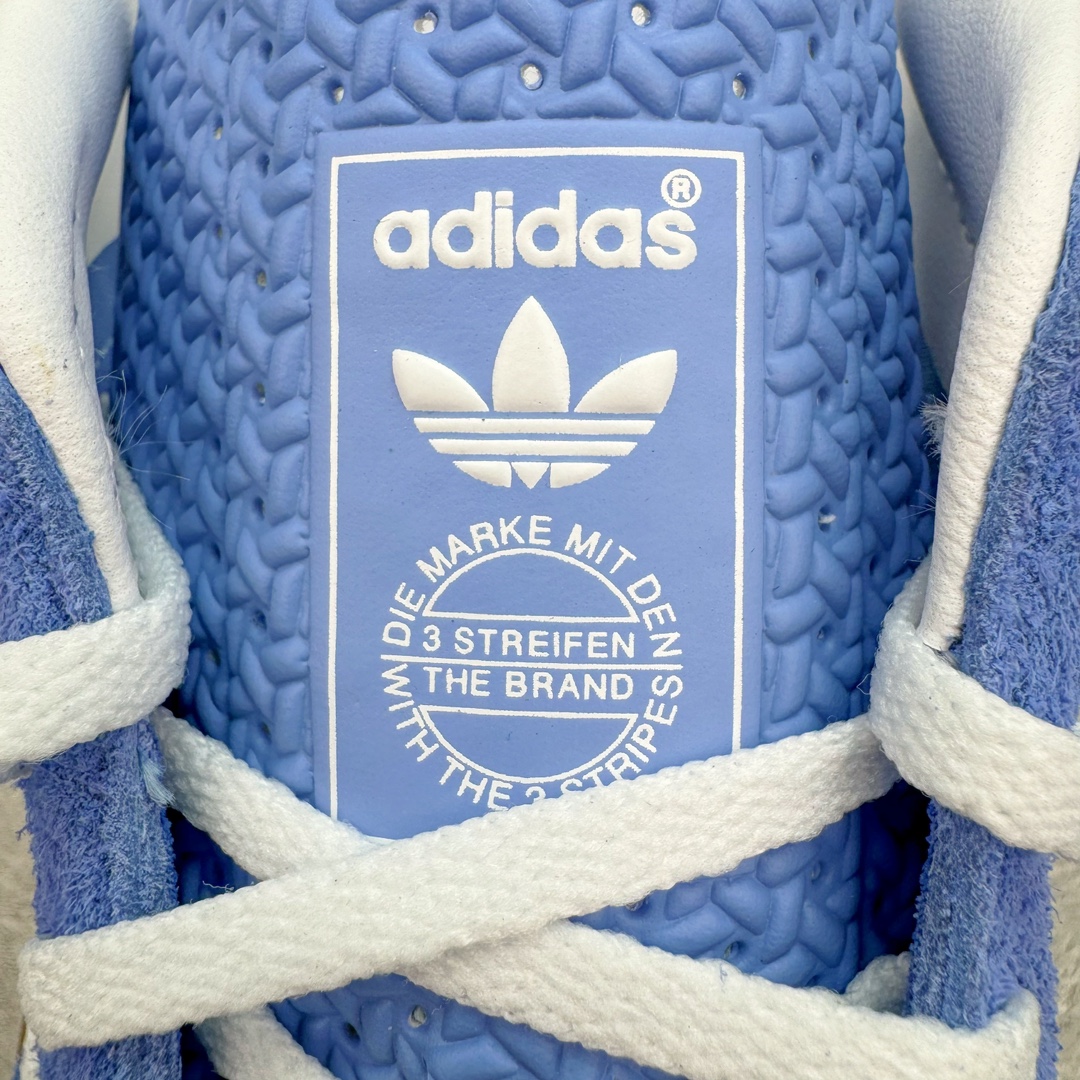 图片[13]-💰180 ＃PK纯原 AD Original Gazelle Indoor Trainers 瞪羚室内鞋系列低帮复古百搭休闲运动德训风板鞋 红白 IF1808 高端零售特供批次 原厂定制长毛翻毛皮组合环保纤维革鞋面材质 内置环保海玻璃鞋垫 外置RB橡胶大底 产品品控稳定性领先行业 原厂全套原楦原纸板冲刀磨具开发 原厂皮料加持 原厂港宝加持定型后跟R度完美 将复古进行到底 简约流畅 三十年不变经典 这款Gazelle运动鞋 无论面料、配色、质感或设计 都只在重现其1991年原款的经典 皮革鞋面 撞色三条纹和鞋跟标的设计 力求呈现90年代的经典复古风潮 Samba火热的同时 也带动了其它的复古鞋型 Gazelle便是其中一只 Gazelle Indoor拥有包边更宽的T字型鞋头 更好的保护运动员的前掌 浓浓的复古氛围感 非常适合现在流行的Cleanfit风格 SIZE：35.5 36 36.5 37.5 38 38.5 39 40 40.5 41 42 42.5 43 44 44.5 45 46 编码：by2936050-运动鞋