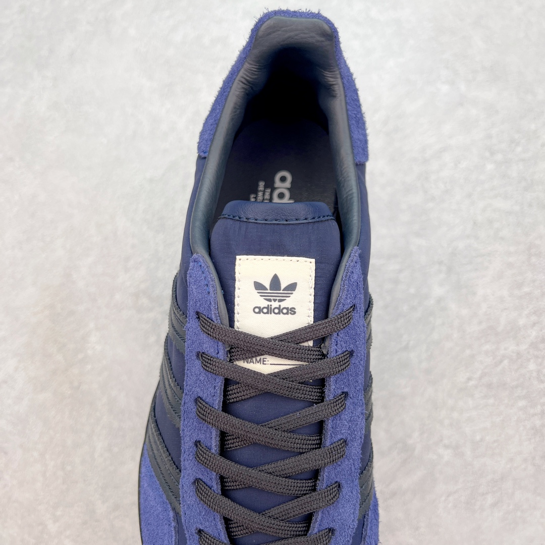 图片[5]-💰180 ＃S2纯原 AD Original Gazelle Indoor Trainers 瞪羚室内鞋系列低帮复古百搭休闲运动德训风板鞋 深蓝 IH9986 高端零售特供批次 原厂定制长毛翻毛皮组合环保纤维革鞋面材质 内置环保海玻璃鞋垫 外置RB橡胶大底 产品品控稳定性领先行业 原厂全套原楦原纸板冲刀磨具开发 原厂皮料加持 原厂港宝加持定型后跟R度完美 将复古进行到底 简约流畅 三十年不变经典 这款Gazelle运动鞋 无论面料、配色、质感或设计 都只在重现其1991年原款的经典 皮革鞋面 撞色三条纹和鞋跟标的设计 力求呈现90年代的经典复古风潮 Samba火热的同时 也带动了其它的复古鞋型 Gazelle便是其中一只 Gazelle Indoor拥有包边更宽的T字型鞋头 更好的保护运动员的前掌 浓浓的复古氛围感 非常适合现在流行的Cleanfit风格 SIZE：36 36.5 37.5 38 38.5 39 40 40.5 41 42 42.5 43 44 44.5 45 46 编码：by2936050-运动鞋