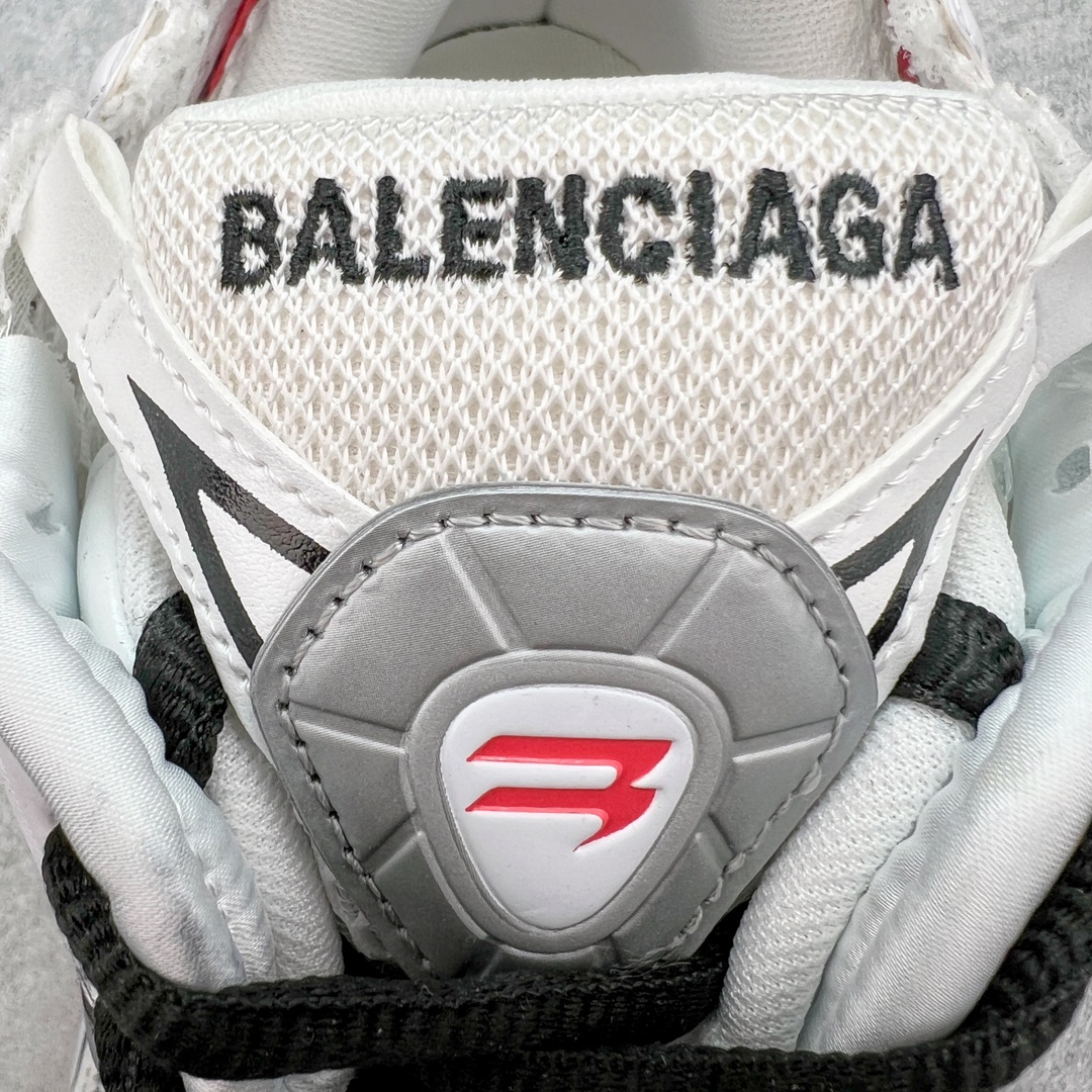 图片[13]-💰460 ＃VG零售版 BALENCIAGA Runner Sneaker 巴黎世家七代慢跑系列低帮复古野跑潮流运动鞋老爹鞋 尼龙和网布材质 磨损效果 鞋头边缘印有尺码 背面浮印尺码 外侧印有跑者徽标 鞋舌刺绣 Balenciaga 品牌标识 鞋跟背面 Balenciaga品牌标识 材质采用65%聚氨酯、35%聚酯纤维 全新 Runner 鞋型轮廓借鉴于 2000 年初的复古线条 搭载大网眼面料制成鞋面基础，由粉色、白色尼龍与橡胶质地覆盖鞋面诠释线条感 当中透过几道手缝线与折损痕更是精准的掌握历经时间淬炼的破旧痕迹 延续其手法至鞋领、鞋跟、鞋带、中底等部分均饰有破损及脏污之貌 尤其是鞋领处与鞋带孔眼条更是采用不规则做旧技术将内容物泡棉随机露出 尺码：35 36 37 38 39 40 41 42 43 44 45 46 编码：by5936030-运动鞋