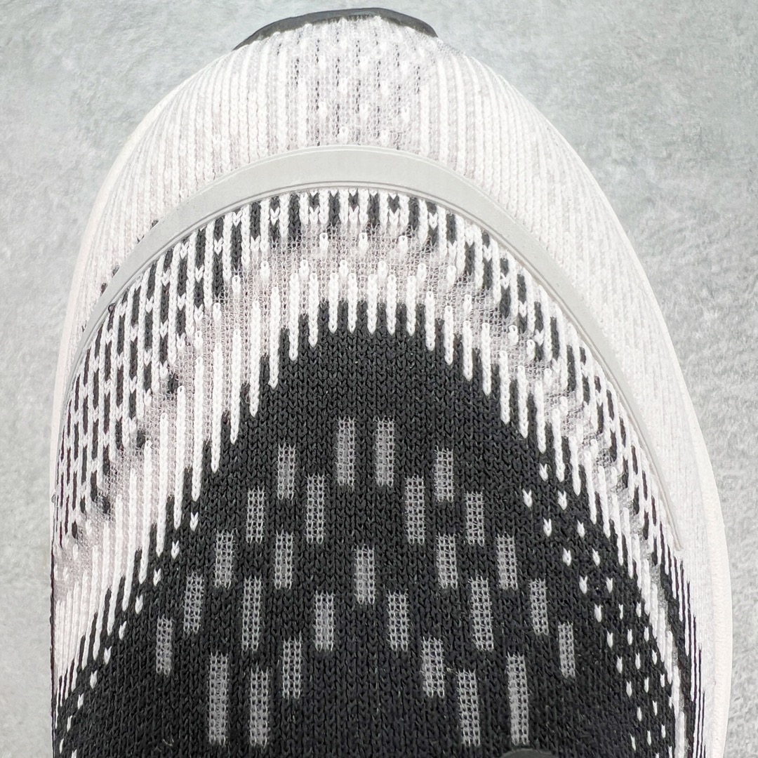 图片[13]-＃HK纯原 HOKA ONE ONE SKY FLOW 低帮舒适百搭防滑耐磨低帮休闲跑步鞋男女同款 始终致力于为所有跑者提供更新、更好的跑步装备 相比常规跑鞋 HOKA ONE ONE特别研发使用性能独特的几何形跑鞋中底 此种鞋底更厚、更高、回弹性也更好 除了卓越的缓冲性能 它还能为各种阶段的跑者带来更具动感、更加稳定的跑步体验 HOKA One One从设计之初就清楚意识到 要保证跑者步幅的均匀一致 双脚自然而然的运动至关重要 尺码：36 36.5 37.5 38 38.5 39 40 40.5 41 42 42.5 43 44 44.5 45-选品中心