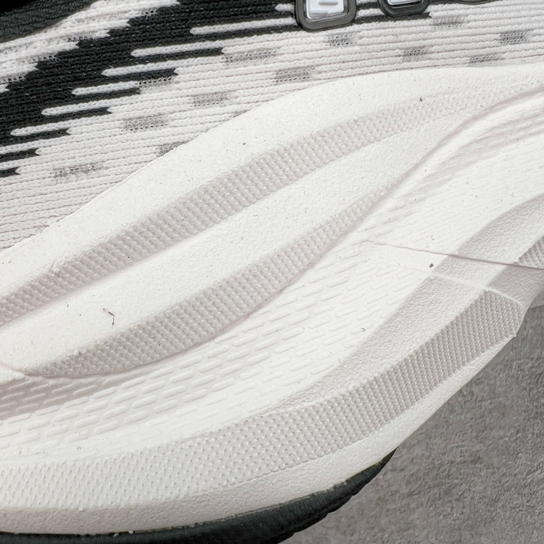 图片[16]-＃HK纯原 HOKA ONE ONE SKY FLOW 低帮舒适百搭防滑耐磨低帮休闲跑步鞋男女同款 始终致力于为所有跑者提供更新、更好的跑步装备 相比常规跑鞋 HOKA ONE ONE特别研发使用性能独特的几何形跑鞋中底 此种鞋底更厚、更高、回弹性也更好 除了卓越的缓冲性能 它还能为各种阶段的跑者带来更具动感、更加稳定的跑步体验 HOKA One One从设计之初就清楚意识到 要保证跑者步幅的均匀一致 双脚自然而然的运动至关重要 尺码：36 36.5 37.5 38 38.5 39 40 40.5 41 42 42.5 43 44 44.5 45-选品中心