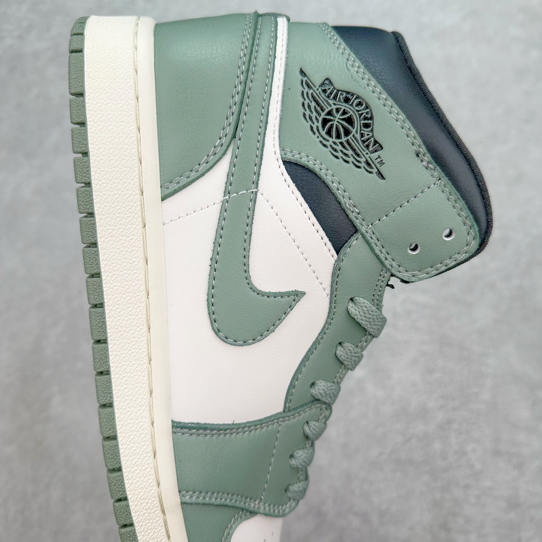 图片[6]-💰170 ＃K版 Air Jordan AJ1 Mid 中帮 白绿 DQ6472-130 原厂内置全掌气垫 A模大底 头层小牛皮 鞋舌AJ原厂专用牛津布+AJ专用反口珍珠布+原厂无杂质高弹内里海棉 特殊封边弹力鞋带 全网唯一头层牛皮 原鞋开模 拒绝公底 购置公司同步原材料 原汁原味 忠于原版‼️SIZE：36 36.5 37.5 38 38.5 39 40 40.5 41 42 42.5 43 44 44.5 45 46 47.5 编码：Qby2936040-运动鞋