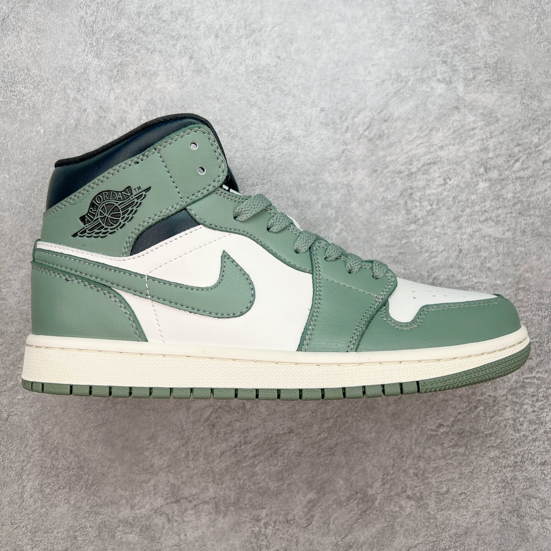 💰170 ＃K版 Air Jordan AJ1 Mid 中帮 白绿 DQ6472-130 原厂内置全掌气垫 A模大底 头层小牛皮 鞋舌AJ原厂专用牛津布+AJ专用反口珍珠布+原厂无杂质高弹内里海棉 特殊封边弹力鞋带 全网唯一头层牛皮 原鞋开模 拒绝公底 购置公司同步原材料 原汁原味 忠于原版‼️SIZE：36 36.5 37.5 38 38.5 39 40 40.5 41 42 42.5 43 44 44.5 45 46 47.5 编码：Qby2936040-运动鞋