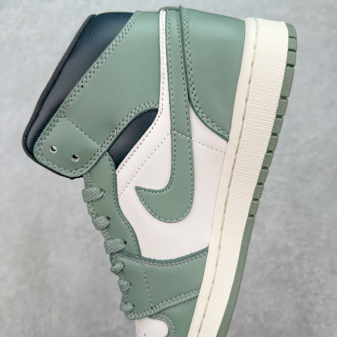 图片[7]-💰170 ＃K版 Air Jordan AJ1 Mid 中帮 白绿 DQ6472-130 原厂内置全掌气垫 A模大底 头层小牛皮 鞋舌AJ原厂专用牛津布+AJ专用反口珍珠布+原厂无杂质高弹内里海棉 特殊封边弹力鞋带 全网唯一头层牛皮 原鞋开模 拒绝公底 购置公司同步原材料 原汁原味 忠于原版‼️SIZE：36 36.5 37.5 38 38.5 39 40 40.5 41 42 42.5 43 44 44.5 45 46 47.5 编码：Qby2936040-运动鞋