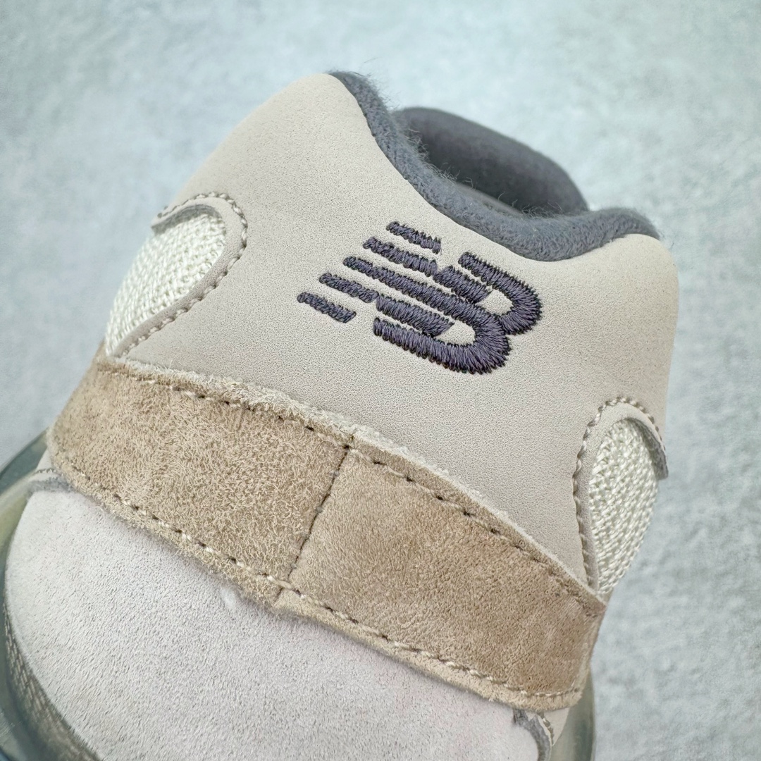 图片[14]-💰210 ＃AY纯原 New Balance NB9060系列 新百伦绒面革网布经典百搭防滑耐磨透气低帮生活休闲鞋 浅灰色 U9060MAC 全套原楦原纸板原厂数据开发 进口三明治网面 原装进口翻毛皮料正确绒感卡色 正确中底拉帮中底网布细节 原厂标裁 带紫光防伪 定制后跟透明水晶模块 冲裁组合 大底贴合程度胶水上色把控完美 整洁度挑战全网艺术家 多道序QC把关品质完善 匠心打造 耗时两个月开发完成 工艺极其复杂难度可想而知 新开独立私模大底 全网唯一正确六层组合大底 高端零售专供产物 Size：36 37 37.5 38 38.5 39 40 40.5 41 42 42.5 43 44 45.5 46.5 编码：by2936080-运动鞋