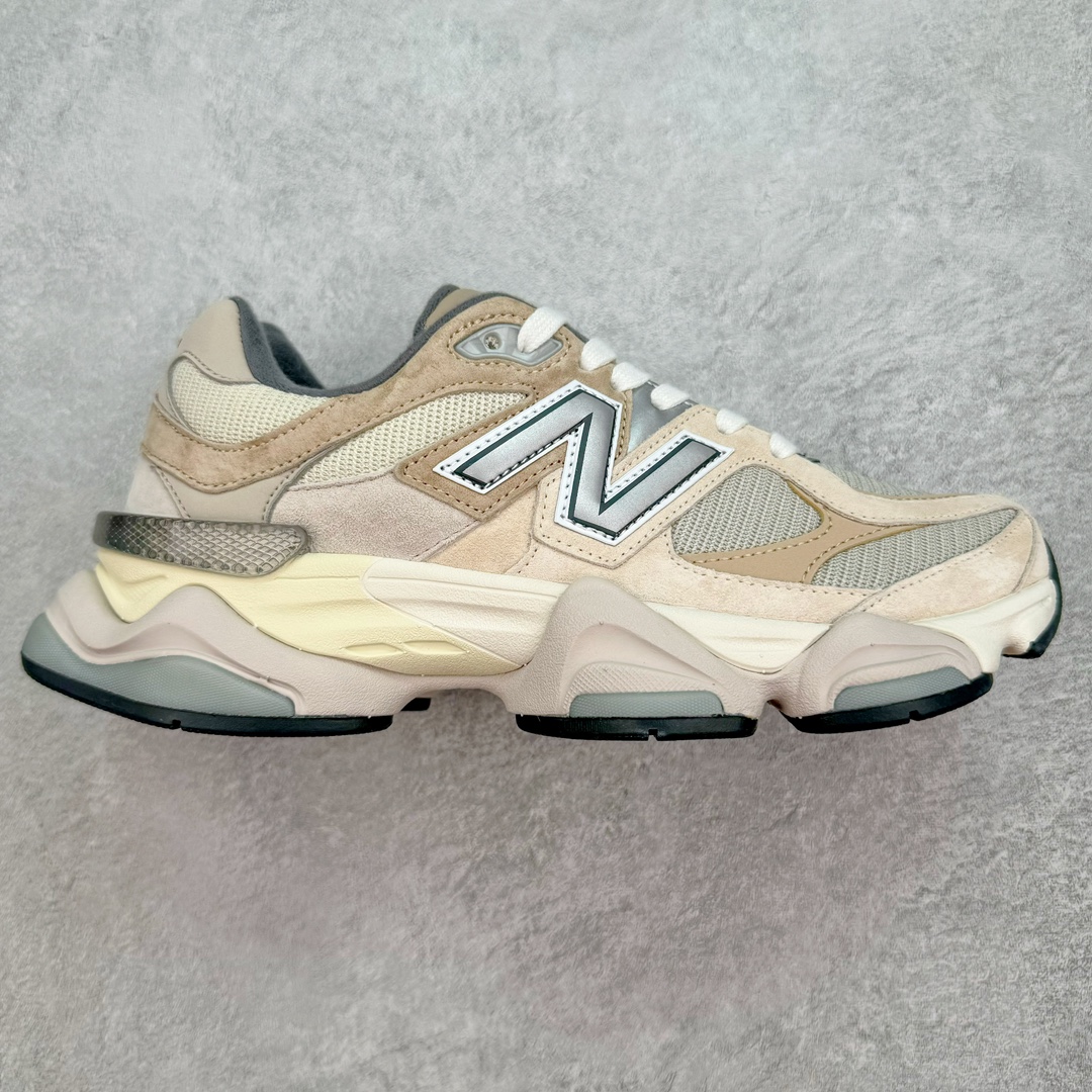 💰210 ＃AY纯原 New Balance NB9060系列 新百伦绒面革网布经典百搭防滑耐磨透气低帮生活休闲鞋 浅灰色 U9060MAC 全套原楦原纸板原厂数据开发 进口三明治网面 原装进口翻毛皮料正确绒感卡色 正确中底拉帮中底网布细节 原厂标裁 带紫光防伪 定制后跟透明水晶模块 冲裁组合 大底贴合程度胶水上色把控完美 整洁度挑战全网艺术家 多道序QC把关品质完善 匠心打造 耗时两个月开发完成 工艺极其复杂难度可想而知 新开独立私模大底 全网唯一正确六层组合大底 高端零售专供产物 Size：36 37 37.5 38 38.5 39 40 40.5 41 42 42.5 43 44 45.5 46.5 编码：by2936080-运动鞋