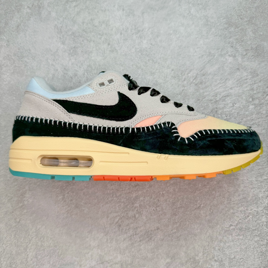 💰210 NK Air Max 1 初代复古气垫慢跑鞋 HQ2640-200 由Tinker Hatfeld和Mark Parker在1987年设计 灵感来自于巴黎蓬皮杜中心 在参观了蓬皮杜中心之后提出了Air Max的标志性开窗可视气垫的理念 并将其实际开发成功 是NK史上第一双可视气垫跑鞋 凭借着Air Max气垫带来的舒适脚感和鞋面面料上的不断精进才使得Air Max 1在现如今都是复古慢跑鞋的首选 深厚的历史渊源 独特的流线形设计 极为复古的外观使得它深受鞋迷的喜爱 SIZE：36 36.5 37.5 38 38.5 39 40 40.5 41 42 42.5 43 44 44.5 45 46 47.5 编码：Jby2936080-运动鞋