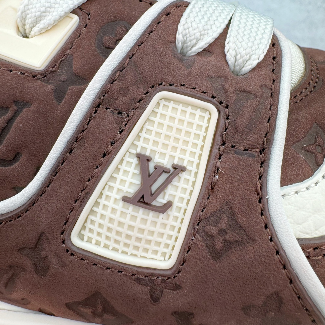 图片[18]-💰480 ＃GD广顶 Louis Vuitton Trainer lv路易威登时装走秀运动时尚板鞋 外贸零售特供批次 2023全新纸板数据 印花高频效果碾压市面 市售天花板产物 耗时半年巨作 全套原厂新版原纸板楦头开发 原厂特供皮料加持 市场所有版本中综合最强的货品 GD实力大厂出品 全网最全配色更新最快 最成熟的做工稳定的品控 完美鞋型超高的清洁度 零毛边线头瑕疵 全套原楦原纸版原鞋开模 全网最具灵魂的版型 正确原装黄色鞋盒 正确中底印花 鞋面印花3D高频深度立体 全鞋电脑针车 紧密相连 针距密度一致 环保乳胶注塑鞋垫 厚度脚感还原原版 皮面裁剪部位 统一油边封口工艺 原装橡胶大底含胶量大底组合零偏差 专柜全套包装 防尘袋 说明书 质保卡 男女鞋 尺码：35 36 37 38 39 40 41 42 43 44 45 编码：by5936050-运动鞋