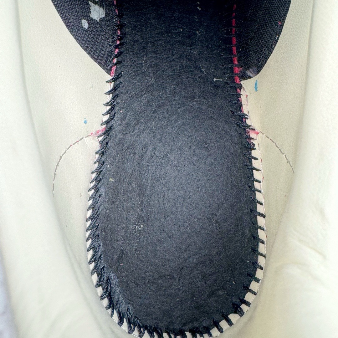 图片[19]-＃VT纯原 AD Original Gazelle Indoor Trainers 瞪羚室内鞋系列低帮复古百搭休闲运动德训风板鞋 草莓熊 IF1809 高端零售特供批次 原厂定制长毛翻毛皮组合环保纤维革鞋面材质 内置环保海玻璃鞋垫 外置RB橡胶大底 产品品控稳定性领先行业 原厂全套原楦原纸板冲刀磨具开发 原厂皮料加持 原厂港宝加持定型后跟R度完美 将复古进行到底 简约流畅 三十年不变经典 这款Gazelle运动鞋 无论面料、配色、质感或设计 都只在重现其1991年原款的经典 皮革鞋面 撞色三条纹和鞋跟标的设计 力求呈现90年代的经典复古风潮 Samba火热的同时 也带动了其它的复古鞋型 Gazelle便是其中一只 Gazelle Indoor拥有包边更宽的T字型鞋头 更好的保护运动员的前掌 浓浓的复古氛围感 非常适合现在流行的Cleanfit风格 尺码：35.5 36 36.5 37.5 38 38.5 39 40 40.5 41 42 42.5 43 44 44.5 45 46-选品中心