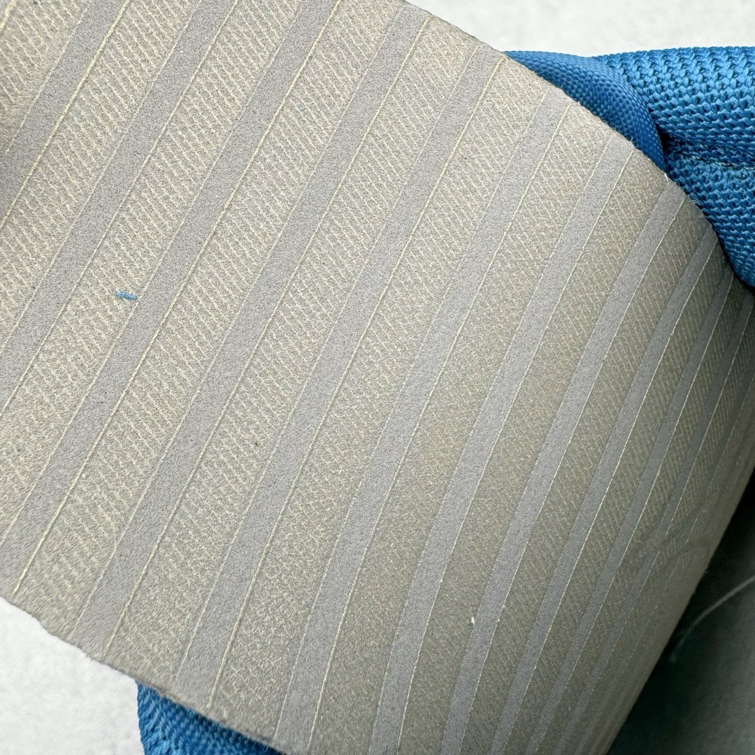 图片[18]-＃YC纯原福利 NK Dunk Low 资深玩家刺子绣 黑白蓝 DV0834-101 定制系列天花板 无原鞋不开发 全系列得物原鞋一比一校对开发 配色持续更新中 终端对接 优势输出 全套原厂楦头原纸板数据档案倾力打造 原汁原味莞产 极致还原 圈内最强针车工艺 高端零售指定版 广东原厂配套原盒原标 鞋盒分三个尺码段 原厂冲刀 超高清洁度 全鞋零毛边皮料切割 采用原厂百宏鞋带以及原厂百宏织唛舌标 内标可供原厂几率过验 进口原装条纹中底布 四线拉帮白色点胶 原厂拉帮手法遵循公司 原厂电绣 极致还原 尺码：35.5 36 36.5 37.5 38 38.5 39 40 40.5 41 42 42.5 43 44 44.5 45 46 47.5-选品中心