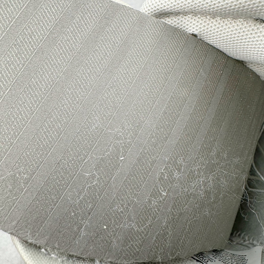 图片[17]-＃YC纯原福利 NK Dunk Low 天使刺子绣 灰棕红 DV0834-100 定制系列天花板 无原鞋不开发 全系列得物原鞋一比一校对开发 配色持续更新中 终端对接 优势输出 全套原厂楦头原纸板数据档案倾力打造 原汁原味莞产 极致还原 圈内最强针车工艺 高端零售指定版 广东原厂配套原盒原标 鞋盒分三个尺码段 原厂冲刀 超高清洁度 全鞋零毛边皮料切割 采用原厂百宏鞋带以及原厂百宏织唛舌标 内标可供原厂几率过验 进口原装条纹中底布 四线拉帮白色点胶 原厂拉帮手法遵循公司 原厂电绣 极致还原 尺码：35.5 36 36.5 37.5 38 38.5 39 40 40.5 41 42 42.5 43 44 44.5 45 46 47.5-选品中心