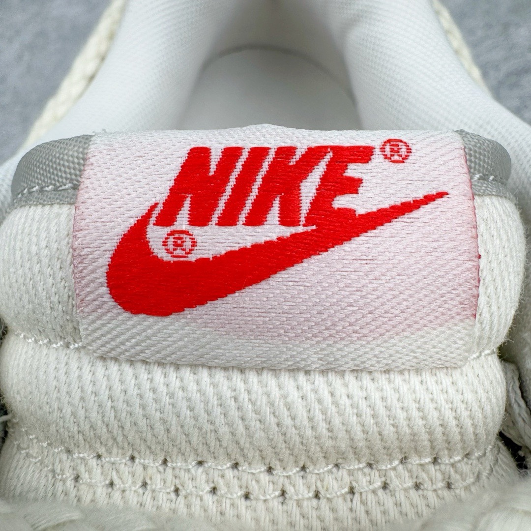 图片[14]-＃YC纯原福利 NK Dunk Low 天使刺子绣 灰棕红 DV0834-100 定制系列天花板 无原鞋不开发 全系列得物原鞋一比一校对开发 配色持续更新中 终端对接 优势输出 全套原厂楦头原纸板数据档案倾力打造 原汁原味莞产 极致还原 圈内最强针车工艺 高端零售指定版 广东原厂配套原盒原标 鞋盒分三个尺码段 原厂冲刀 超高清洁度 全鞋零毛边皮料切割 采用原厂百宏鞋带以及原厂百宏织唛舌标 内标可供原厂几率过验 进口原装条纹中底布 四线拉帮白色点胶 原厂拉帮手法遵循公司 原厂电绣 极致还原 尺码：35.5 36 36.5 37.5 38 38.5 39 40 40.5 41 42 42.5 43 44 44.5 45 46 47.5-选品中心