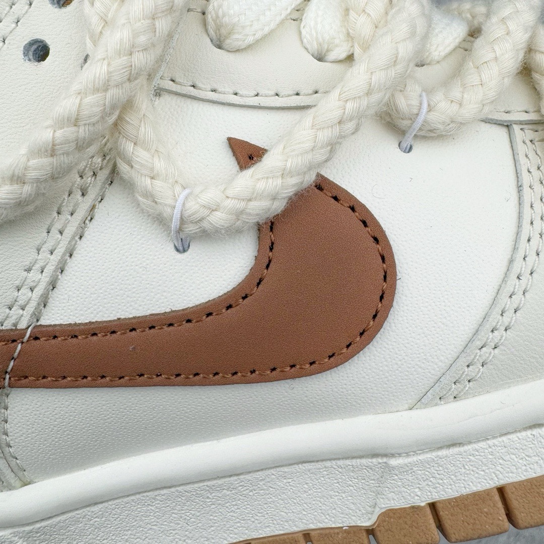 图片[10]-＃YC纯原福利 NK Dunk Low 豆乳熊仔 美拉德 棕米 DD1873-200 定制系列天花板 无原鞋不开发 全系列得物原鞋一比一校对开发 配色持续更新中 终端对接 优势输出 全套原厂楦头原纸板数据档案倾力打造 原汁原味莞产 极致还原 圈内最强针车工艺 高端零售指定版 广东原厂配套原盒原标 鞋盒分三个尺码段 原厂冲刀 超高清洁度 全鞋零毛边皮料切割 采用原厂百宏鞋带以及原厂百宏织唛舌标 内标可供原厂几率过验 进口原装条纹中底布 四线拉帮白色点胶 原厂拉帮手法遵循公司 原厂电绣 极致还原 尺码：35.5 36 36.5 37.5 38 38.5 39 40 40.5 41 42 42.5 43 44 44.5 45 46-选品中心