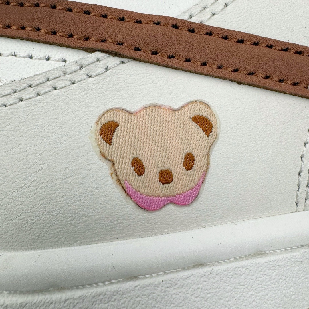 图片[11]-＃YC纯原福利 NK Dunk Low 豆乳熊仔 美拉德 棕米 DD1873-200 定制系列天花板 无原鞋不开发 全系列得物原鞋一比一校对开发 配色持续更新中 终端对接 优势输出 全套原厂楦头原纸板数据档案倾力打造 原汁原味莞产 极致还原 圈内最强针车工艺 高端零售指定版 广东原厂配套原盒原标 鞋盒分三个尺码段 原厂冲刀 超高清洁度 全鞋零毛边皮料切割 采用原厂百宏鞋带以及原厂百宏织唛舌标 内标可供原厂几率过验 进口原装条纹中底布 四线拉帮白色点胶 原厂拉帮手法遵循公司 原厂电绣 极致还原 尺码：35.5 36 36.5 37.5 38 38.5 39 40 40.5 41 42 42.5 43 44 44.5 45 46-选品中心