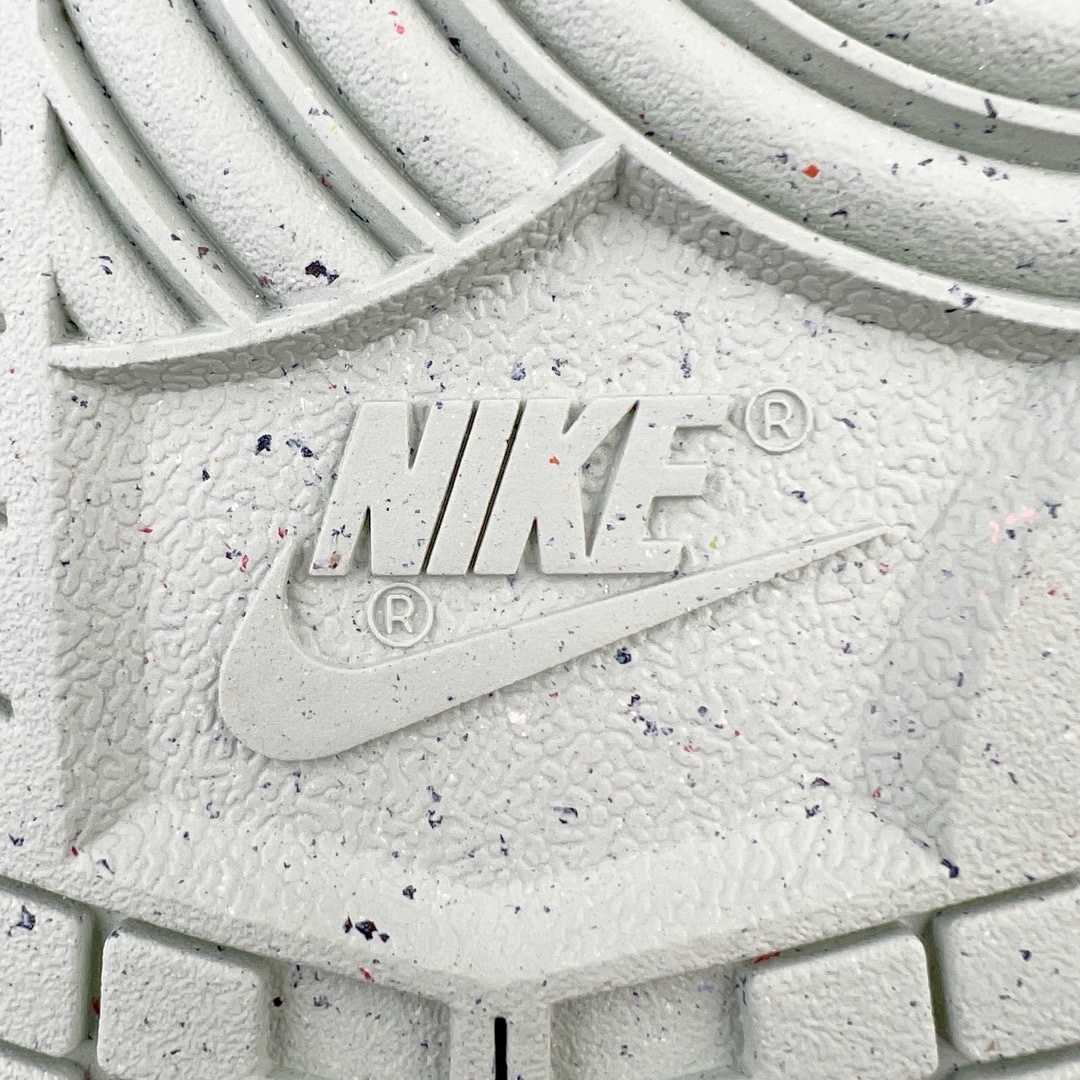 图片[17]-＃YC纯原福利 NK Dunk Low 解构 青提奶绿 DN1431-102 定制系列天花板 无原鞋不开发 全系列得物原鞋一比一校对开发 配色持续更新中 终端对接 优势输出 全套原厂楦头原纸板数据档案倾力打造 原汁原味莞产 极致还原 圈内最强针车工艺 高端零售指定版 广东原厂配套原盒原标 鞋盒分三个尺码段 原厂冲刀 超高清洁度 全鞋零毛边皮料切割 采用原厂百宏鞋带以及原厂百宏织唛舌标 内标可供原厂几率过验 进口原装条纹中底布 四线拉帮白色点胶 原厂拉帮手法遵循公司 原厂电绣 极致还原 尺码：35.5 36 36.5 37.5 38 38.5 39 40 40.5 41 42 42.5 43 44-选品中心