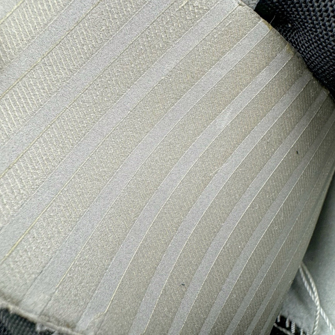 图片[16]-＃YC纯原福利 NK Dunk Low 焦糖 三分甜 DD1391-100 定制系列天花板 无原鞋不开发 全系列得物原鞋一比一校对开发 配色持续更新中 终端对接 优势输出 全套原厂楦头原纸板数据档案倾力打造 原汁原味莞产 极致还原 圈内最强针车工艺 高端零售指定版 广东原厂配套原盒原标 鞋盒分三个尺码段 原厂冲刀 超高清洁度 全鞋零毛边皮料切割 采用原厂百宏鞋带以及原厂百宏织唛舌标 内标可供原厂几率过验 进口原装条纹中底布 四线拉帮白色点胶 原厂拉帮手法遵循公司 原厂电绣 极致还原 尺码：35.5 36 36.5 37.5 38 38.5 39 40 40.5 41 42 42.5 43 44 44.5 45 46-选品中心