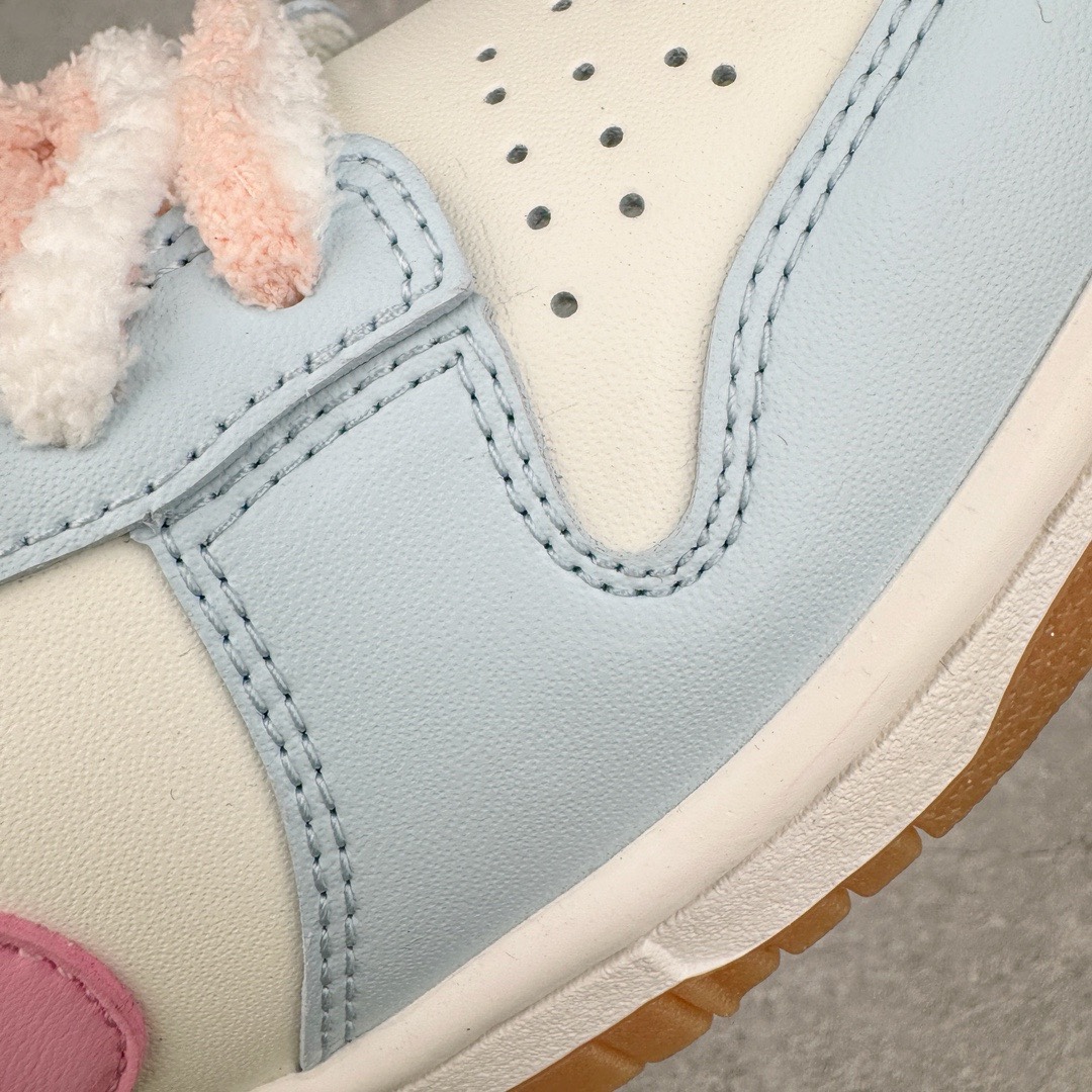 图片[14]-＃YC纯原福利 NK Dunk Low 樱花校园 粉蓝 FD9922-151 定制系列天花板 无原鞋不开发 全系列得物原鞋一比一校对开发 配色持续更新中 终端对接 优势输出 全套原厂楦头原纸板数据档案倾力打造 原汁原味莞产 极致还原 圈内最强针车工艺 高端零售指定版 广东原厂配套原盒原标 鞋盒分三个尺码段 原厂冲刀 超高清洁度 全鞋零毛边皮料切割 采用原厂百宏鞋带以及原厂百宏织唛舌标 内标可供原厂几率过验 进口原装条纹中底布 四线拉帮白色点胶 原厂拉帮手法遵循公司 原厂电绣 极致还原 尺码：35.5 36 36.5 37.5 38 38.5 39 40 40.5 41 42-选品中心